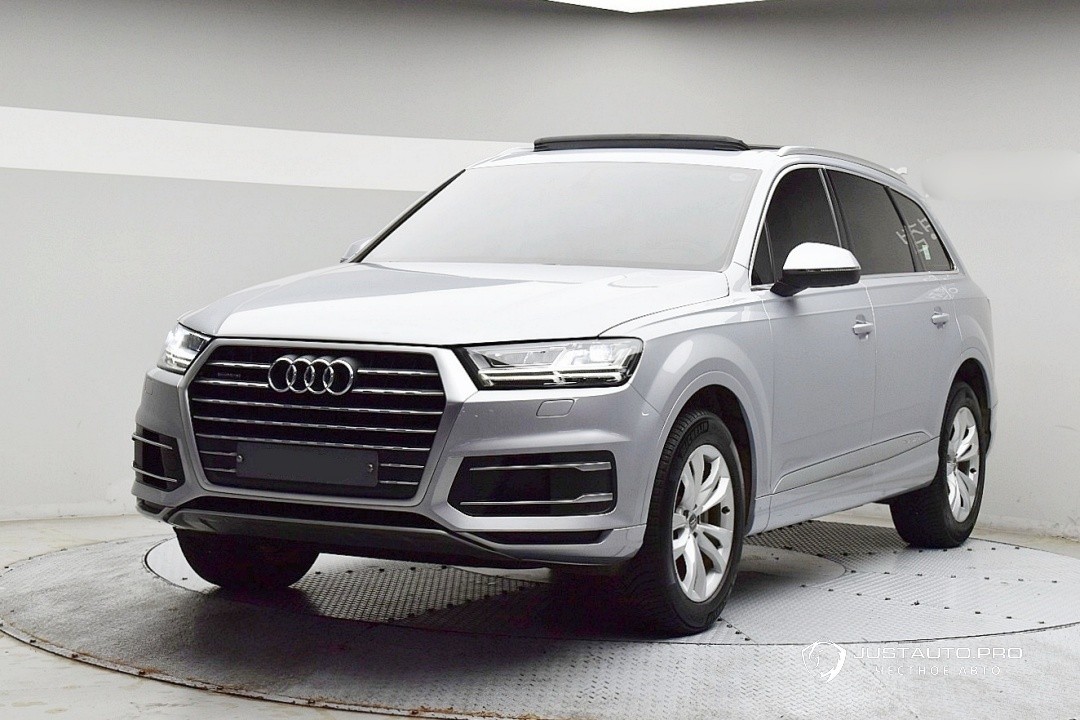 Автомобиль Audi Q7