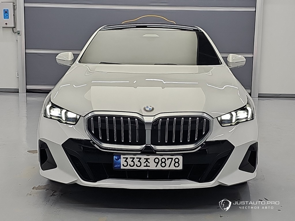 Автомобиль BMW 5-Series