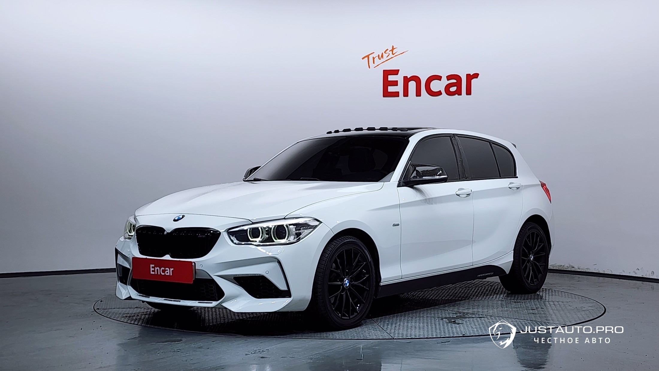 Автомобиль BMW 1-Series