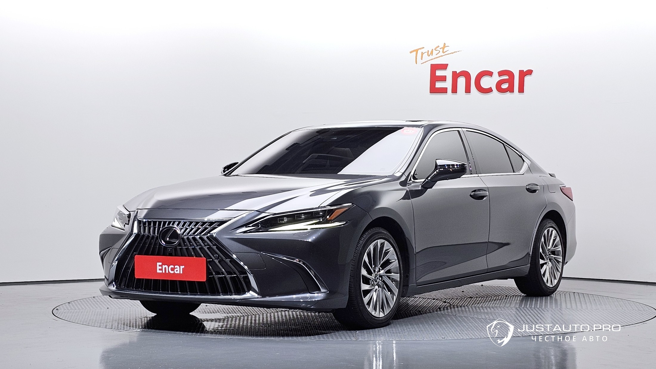 Автомобиль Lexus ES