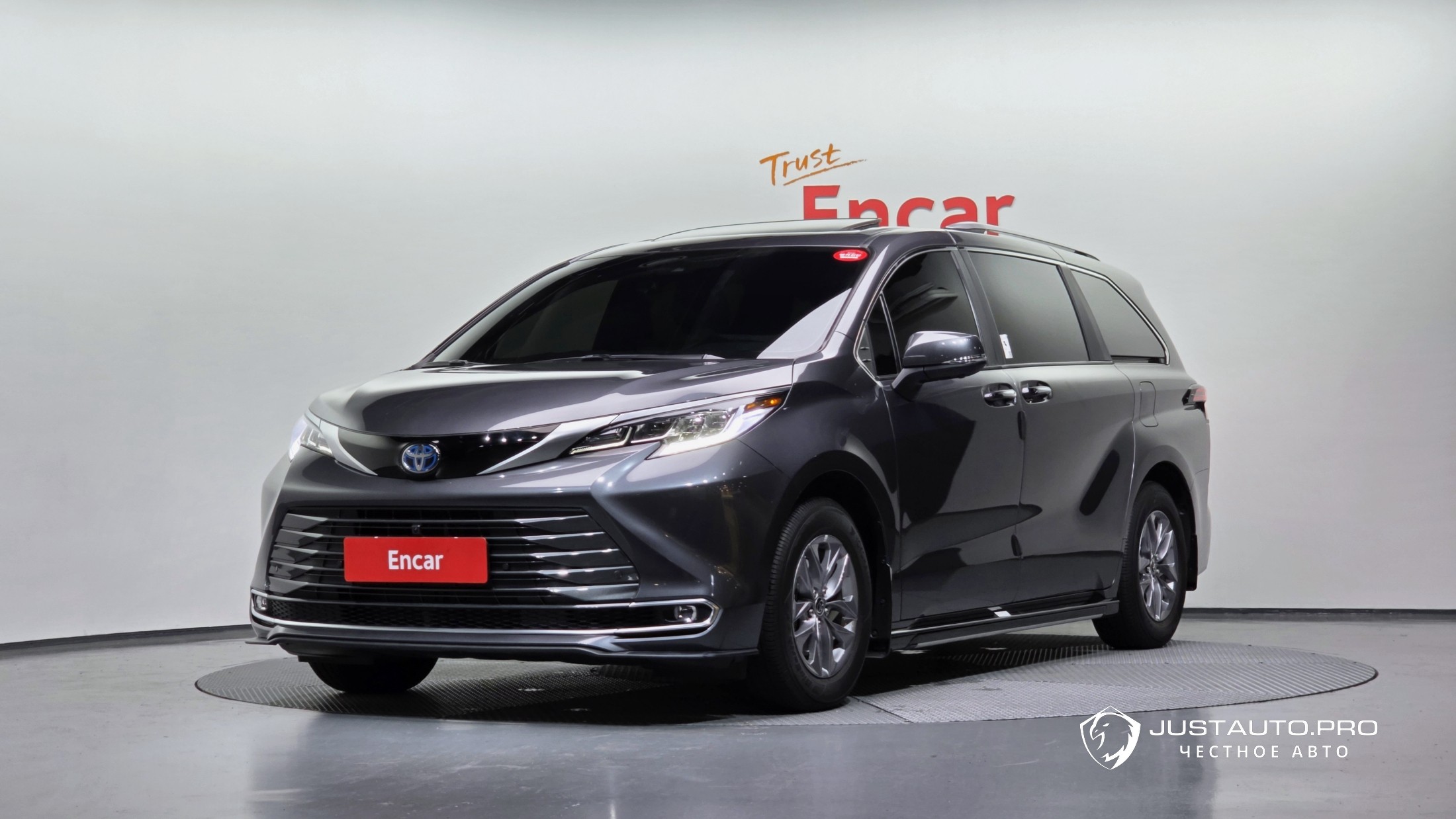 Автомобиль Toyota Sienna