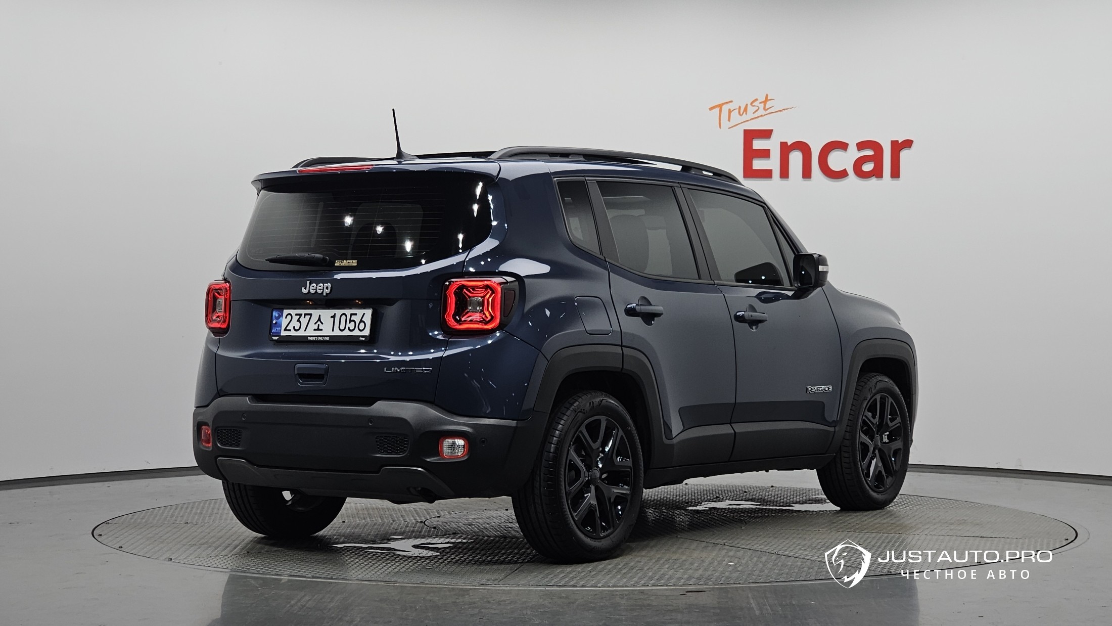 Автомобиль Jeep Renegade