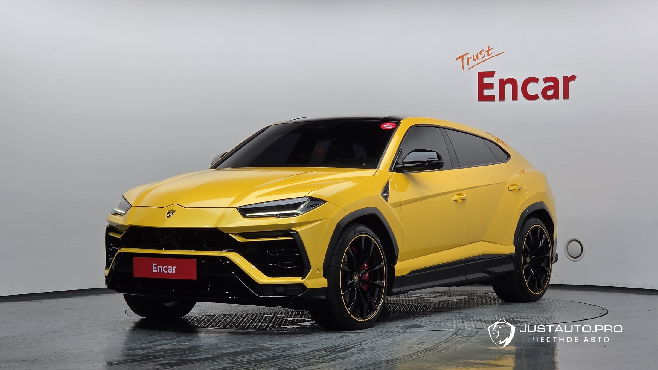 Автомобиль Lamborghini Urus