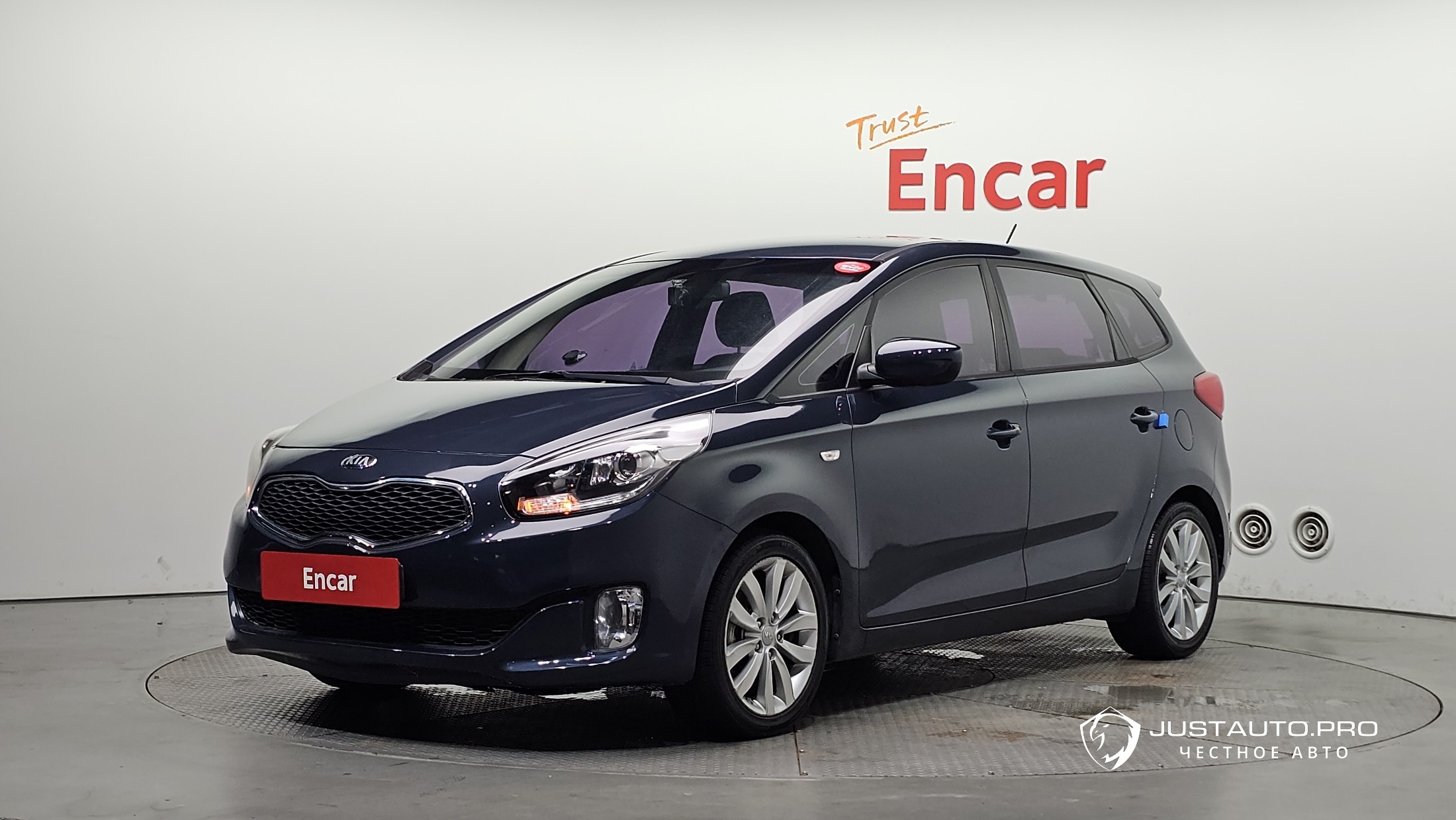 Автомобиль Kia Carens