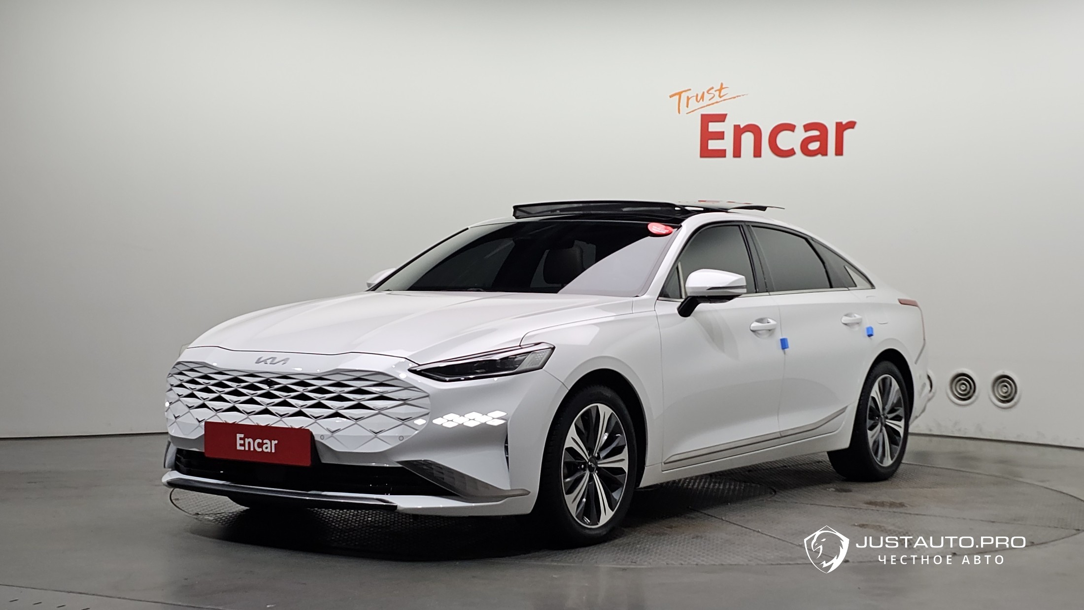Автомобиль Kia K8