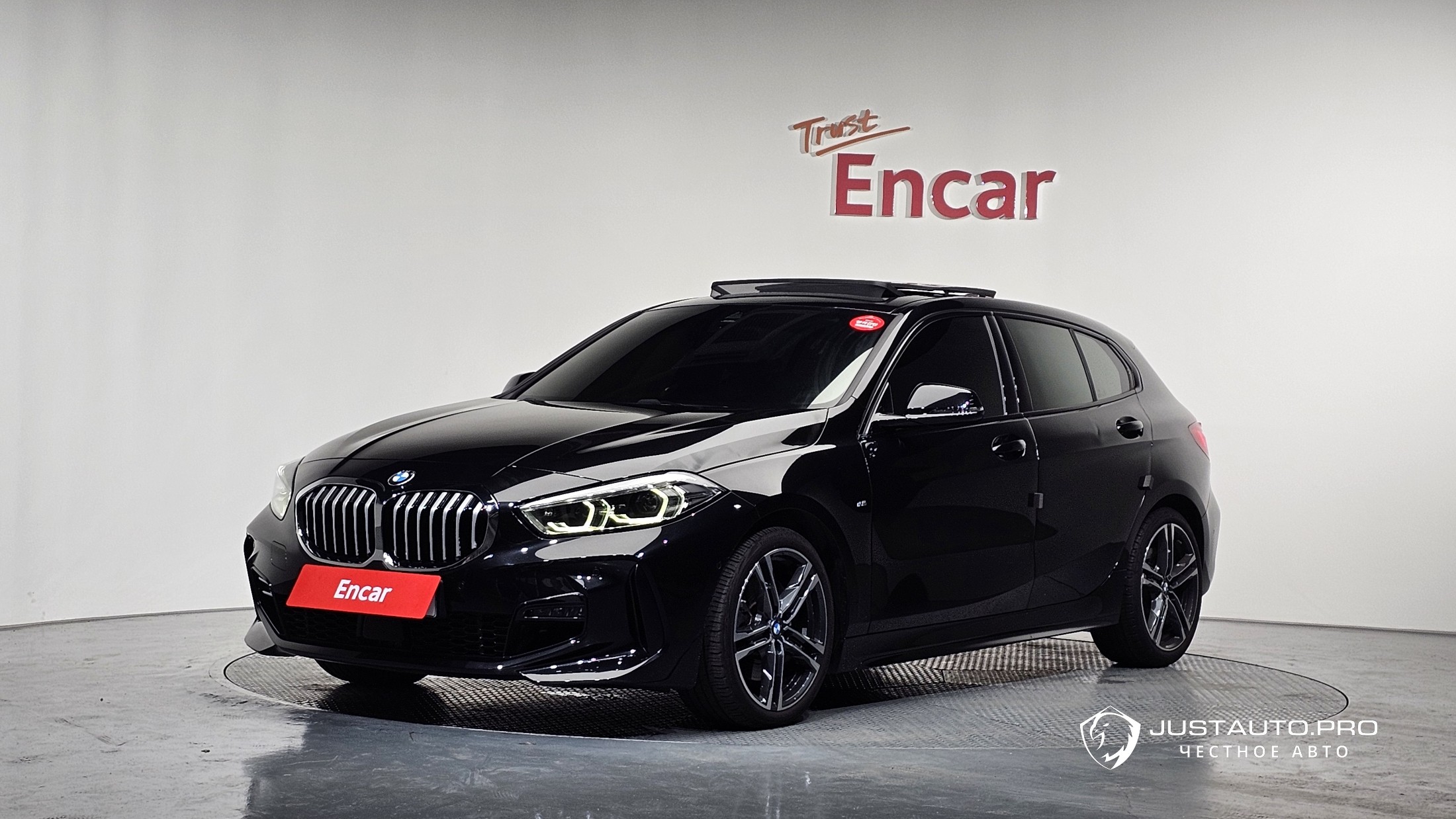 Автомобиль BMW 1-Series