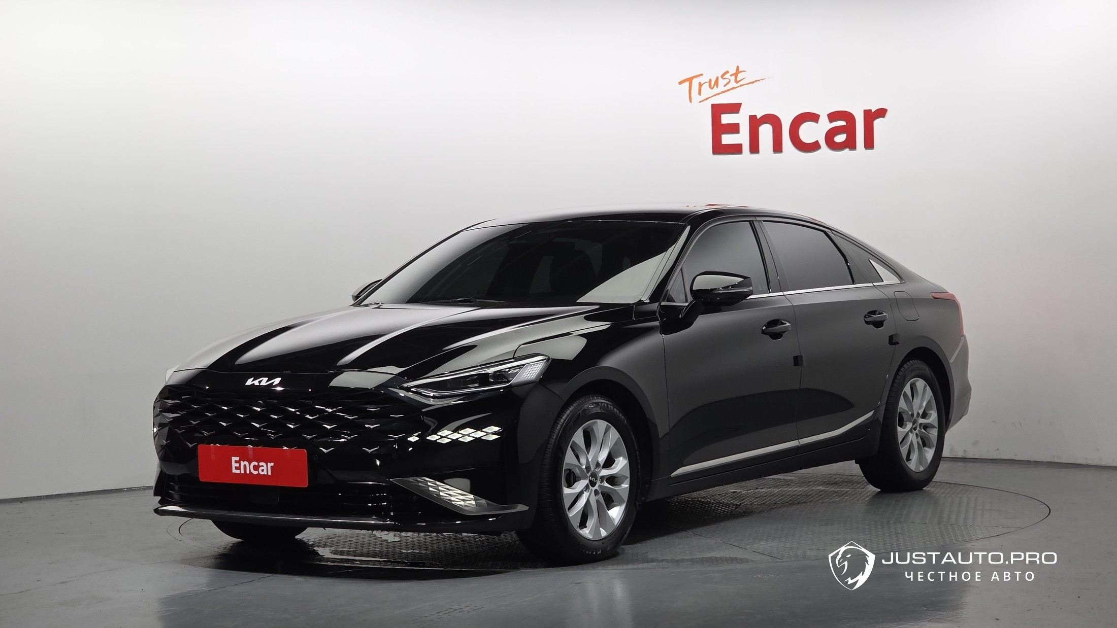 Автомобиль Kia K8