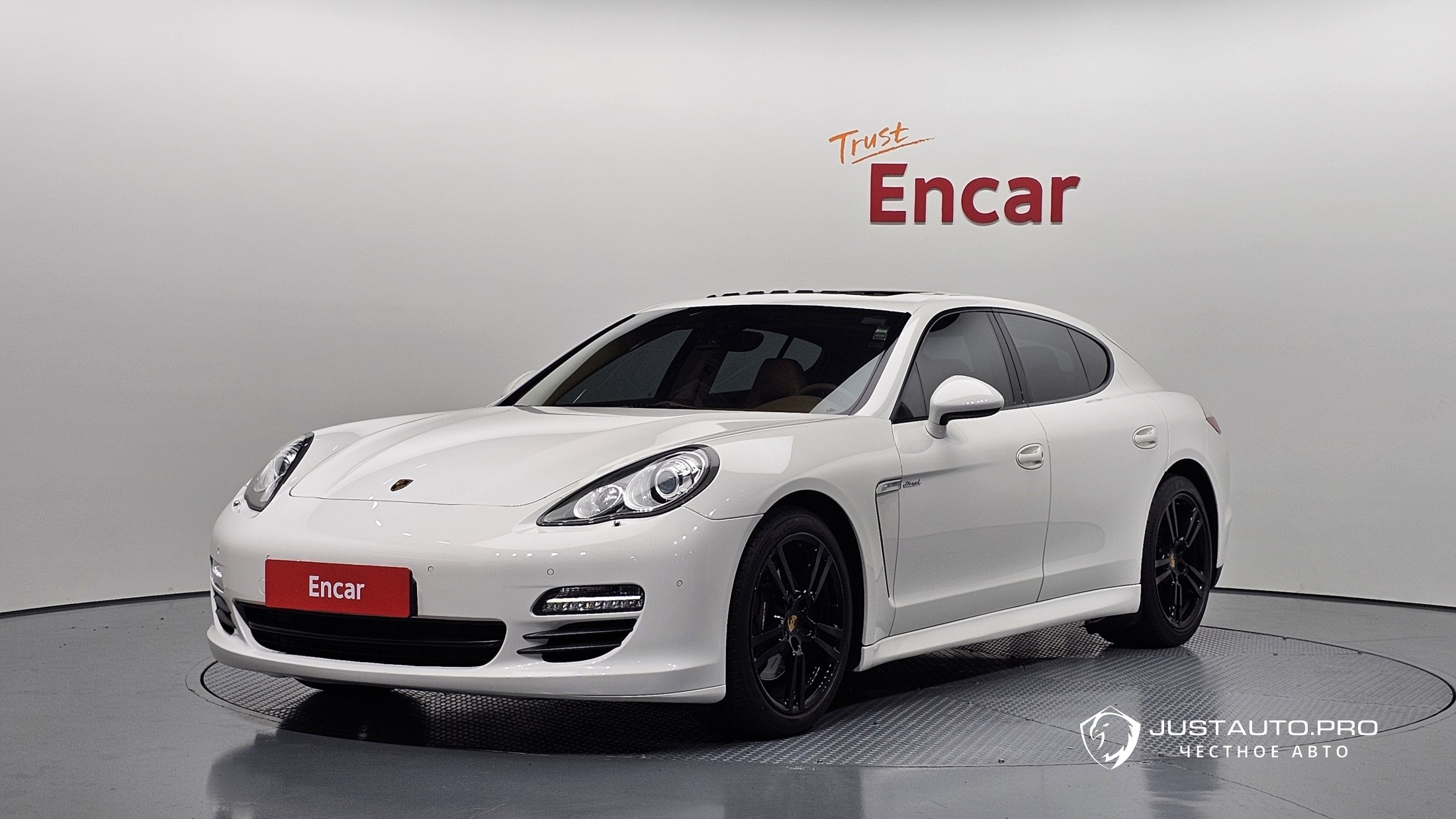 Автомобиль Porsche Panamera