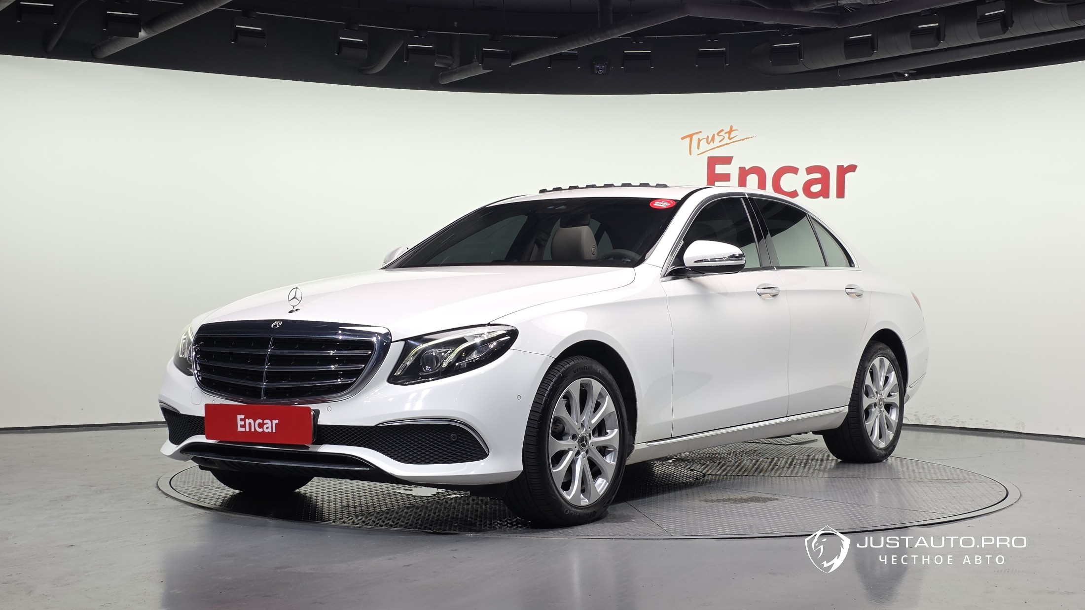 Автомобиль Mercedes-Benz E-Class