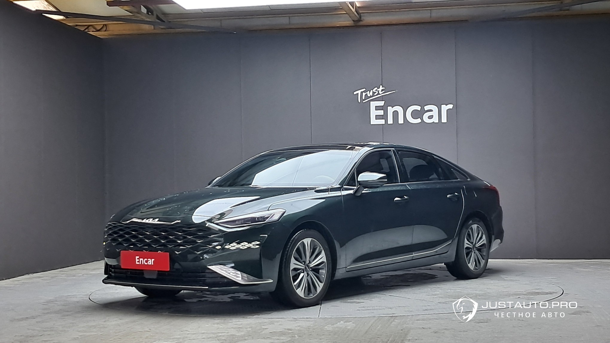 Автомобиль Kia K8