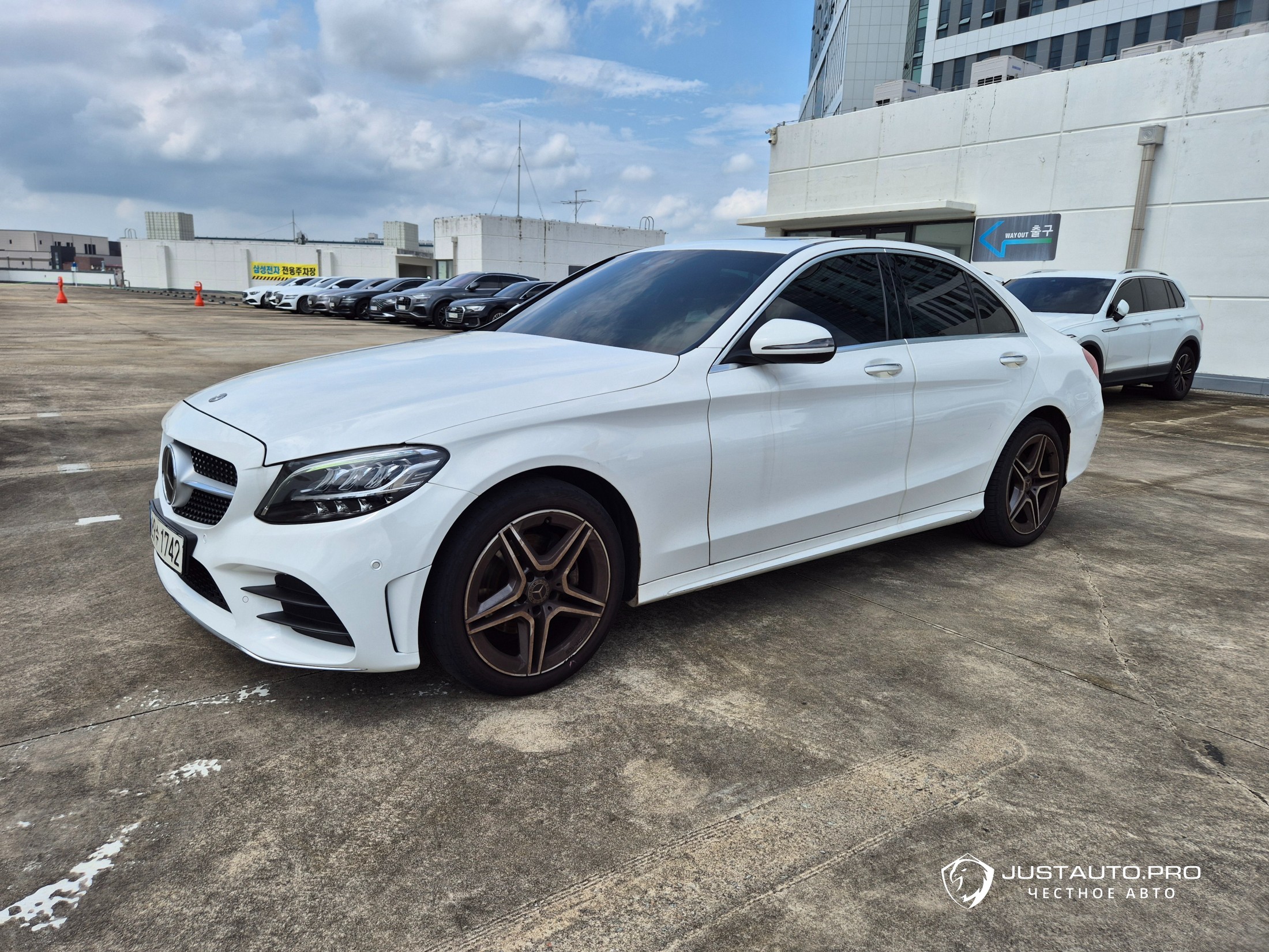 Автомобиль Mercedes-Benz C-Class