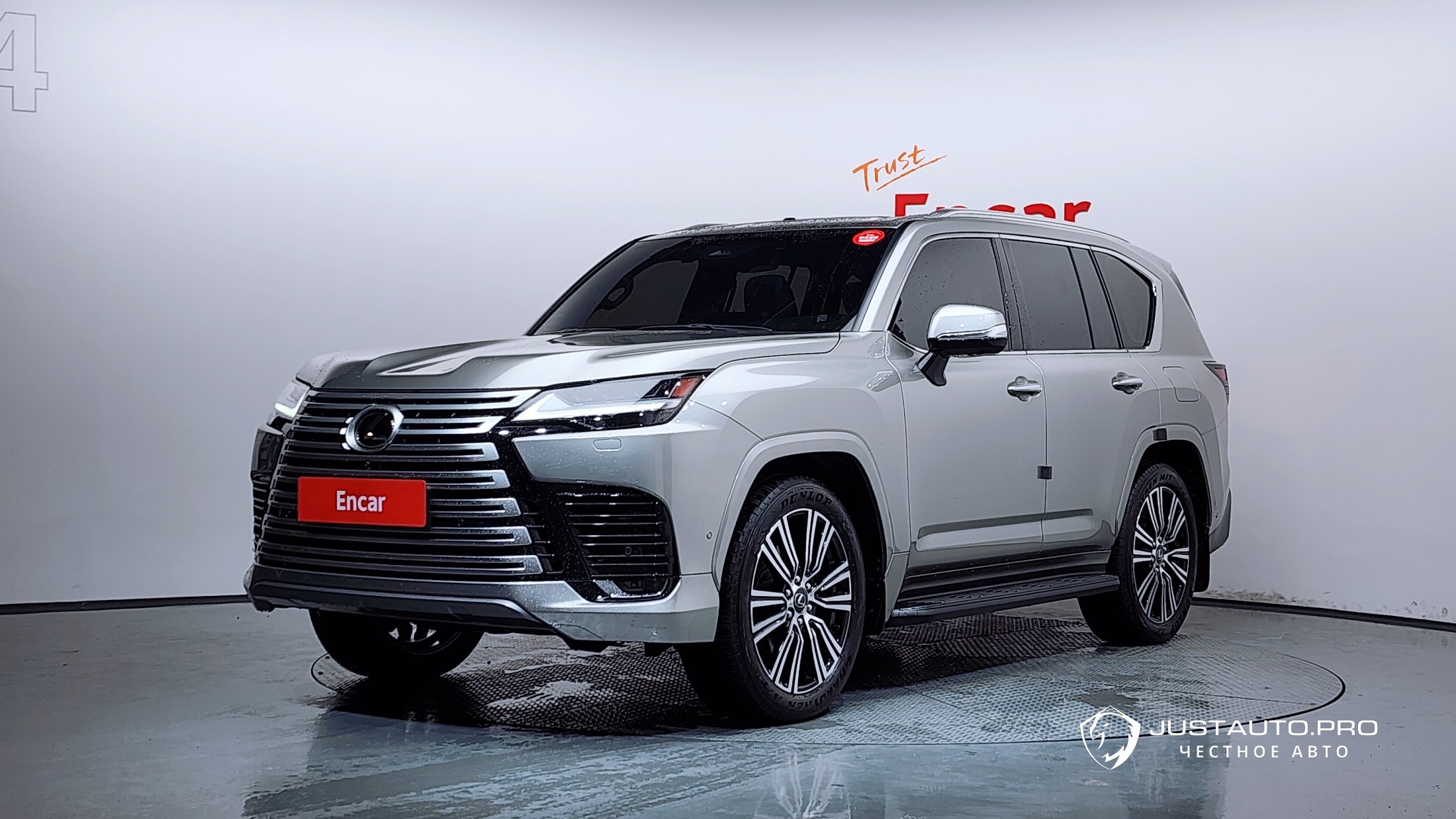 Автомобиль Lexus LX