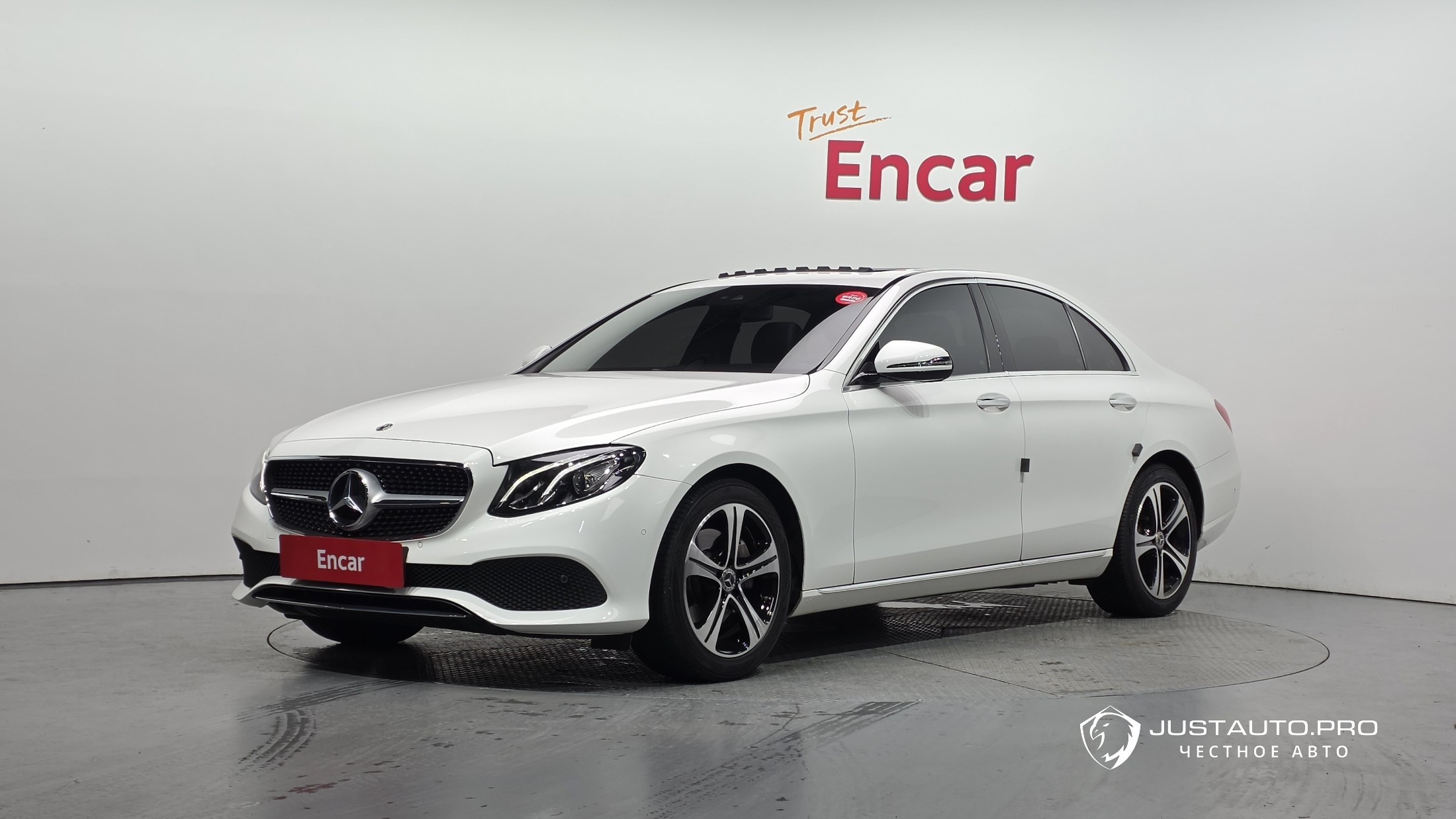 Автомобиль Mercedes-Benz E-Class