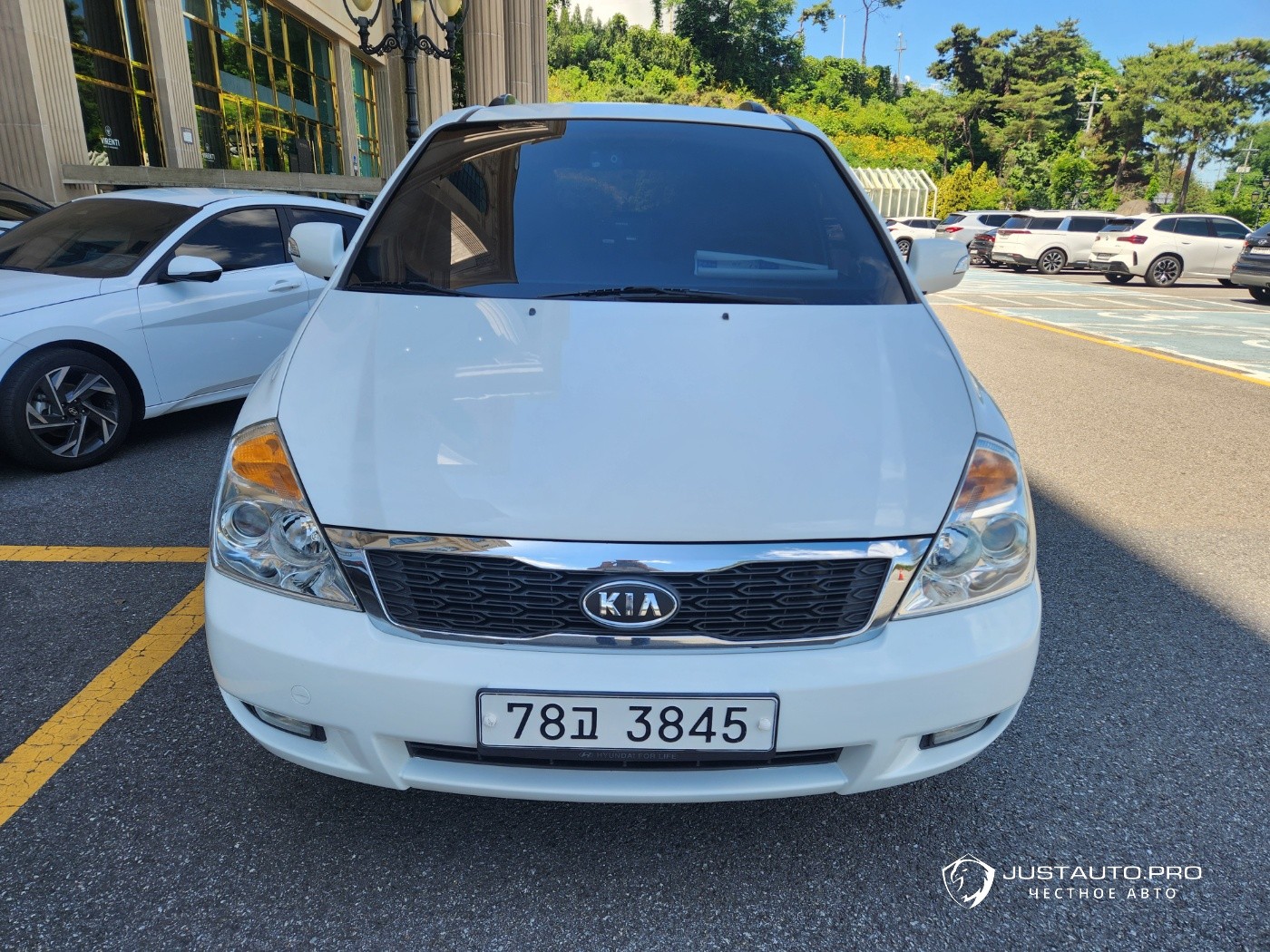 Автомобиль Kia Canival