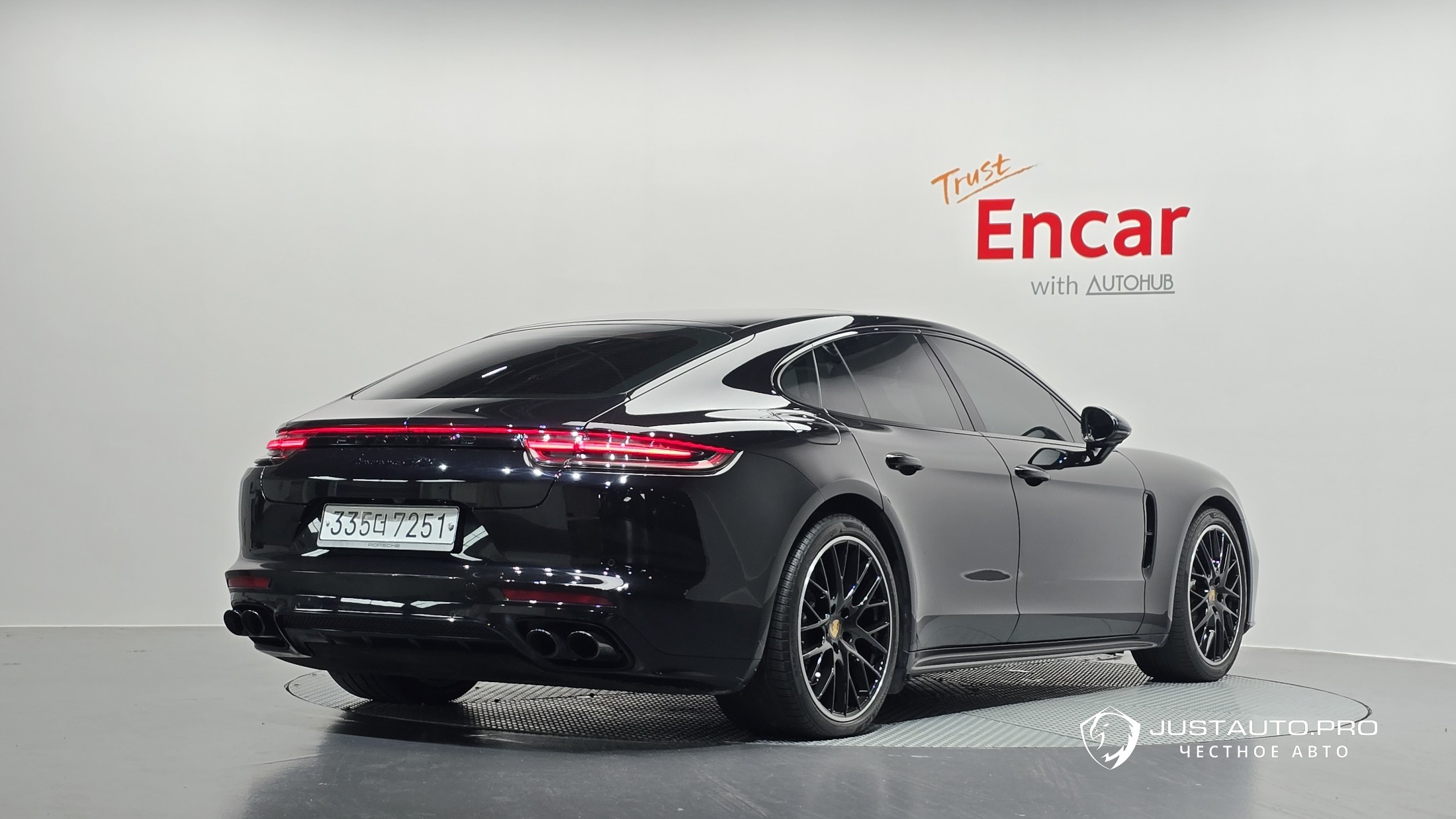 Автомобиль Porsche Panamera