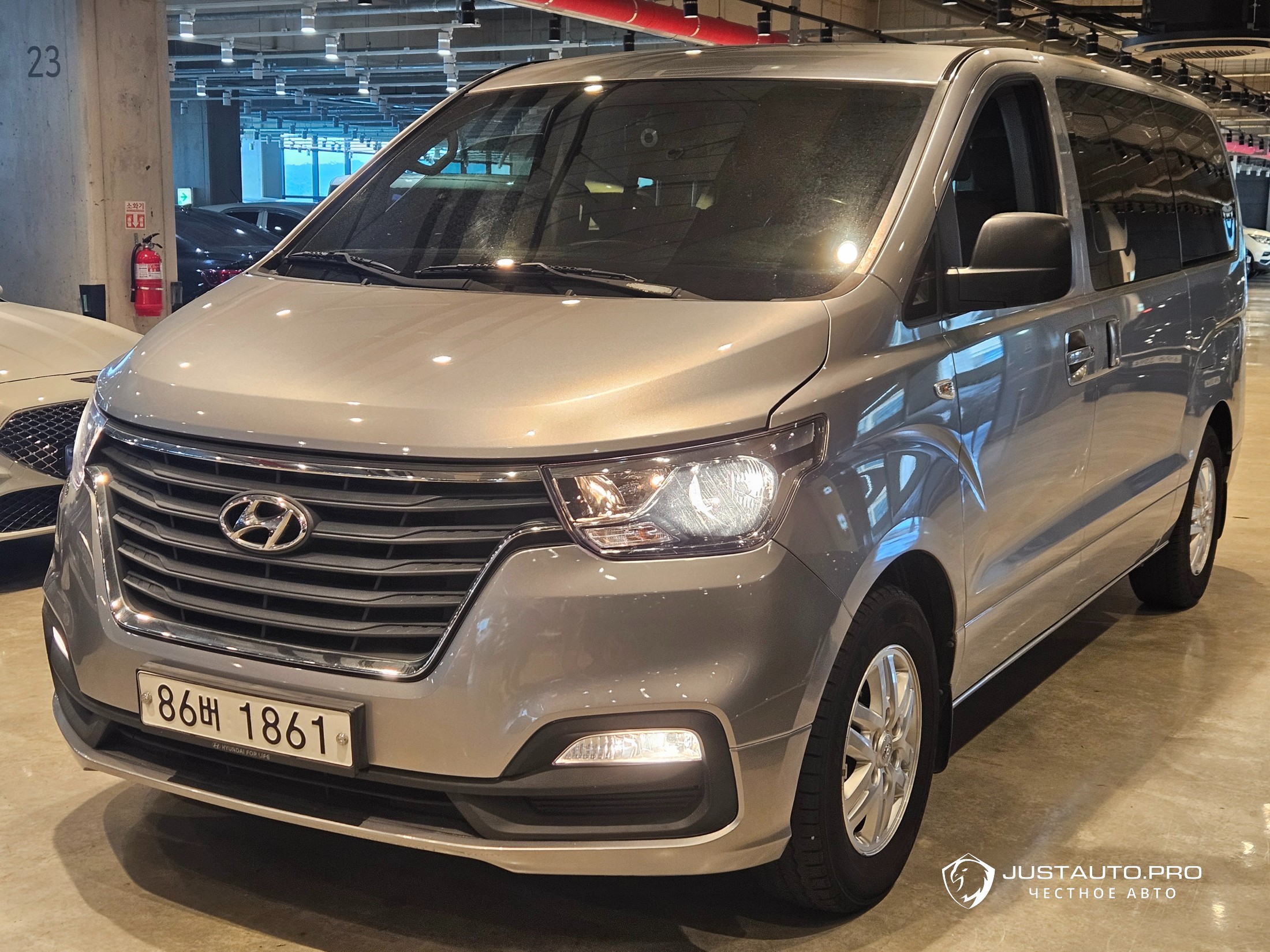 Автомобиль Hyundai Starex