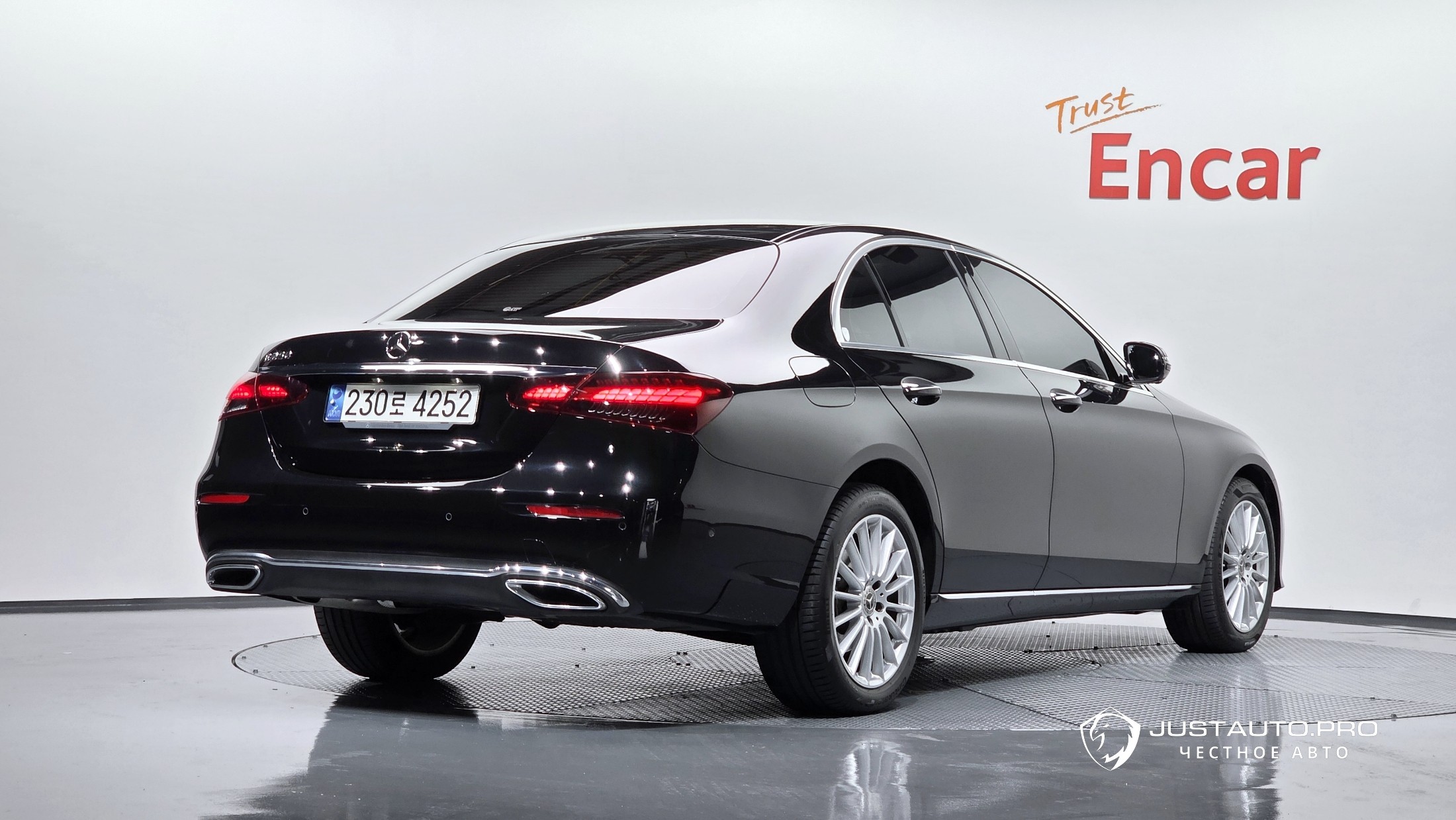 Автомобиль Mercedes-Benz E-Class