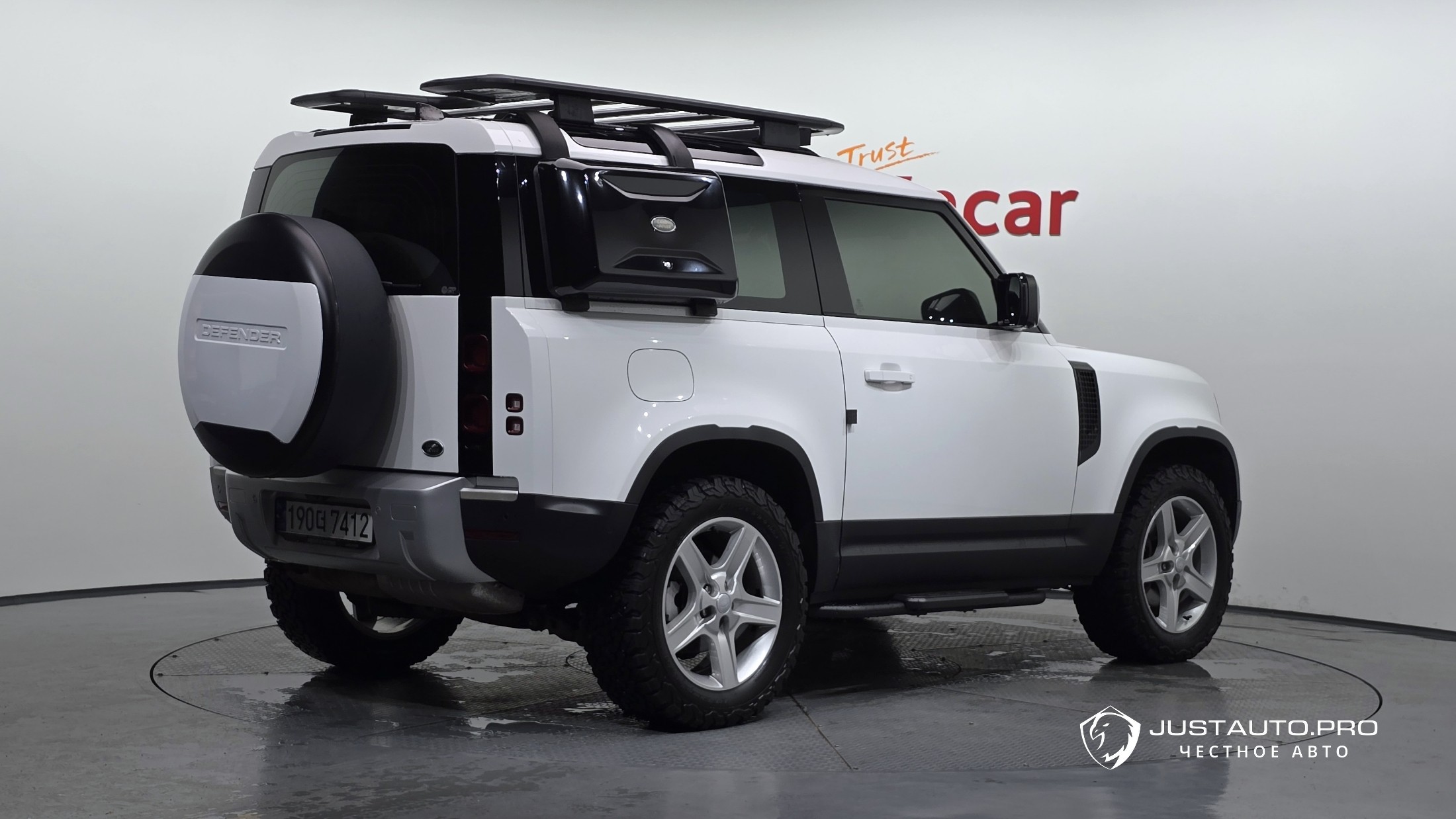 Автомобиль Land Rover Defender