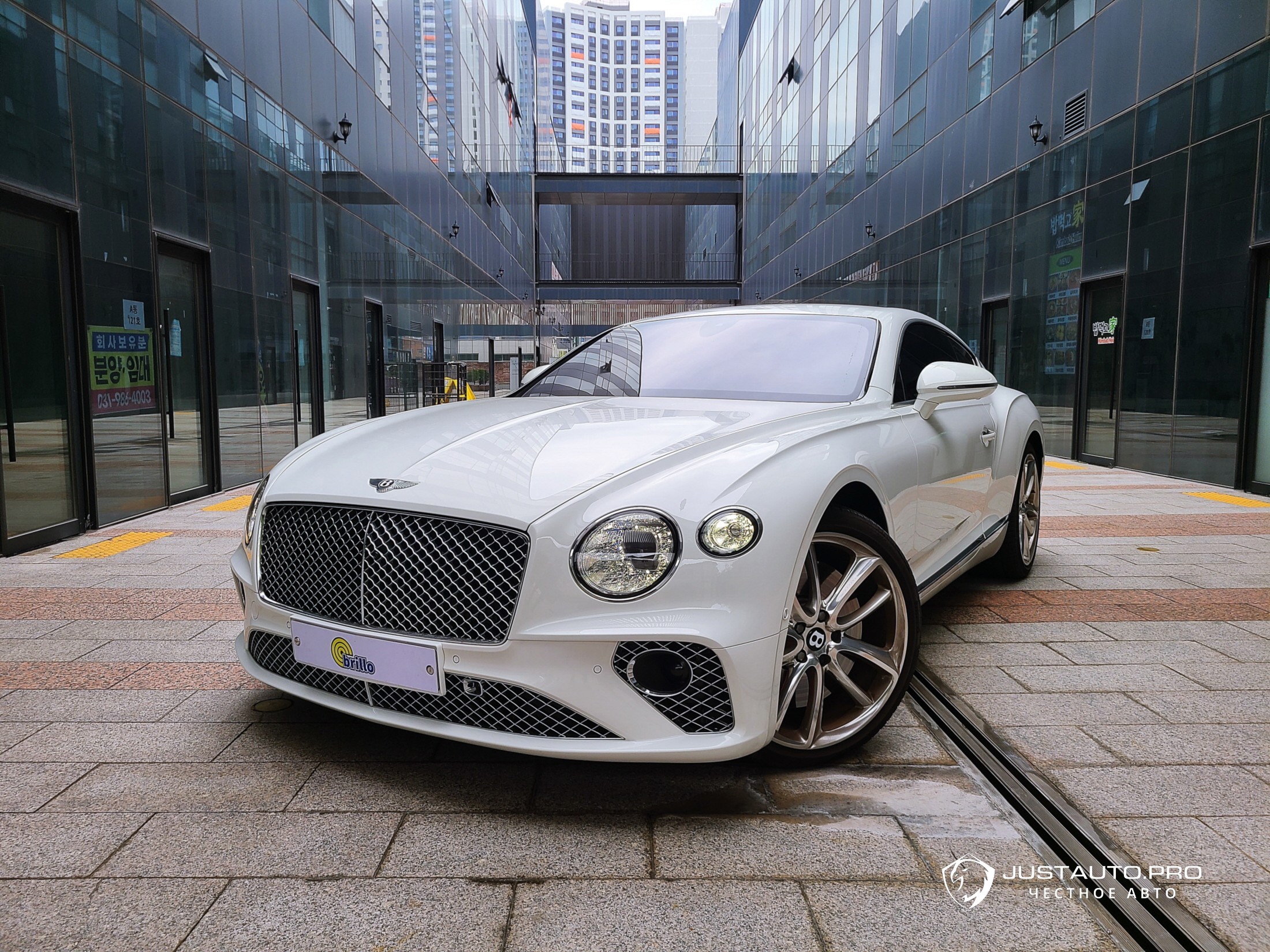 Автомобиль Bentley Continental