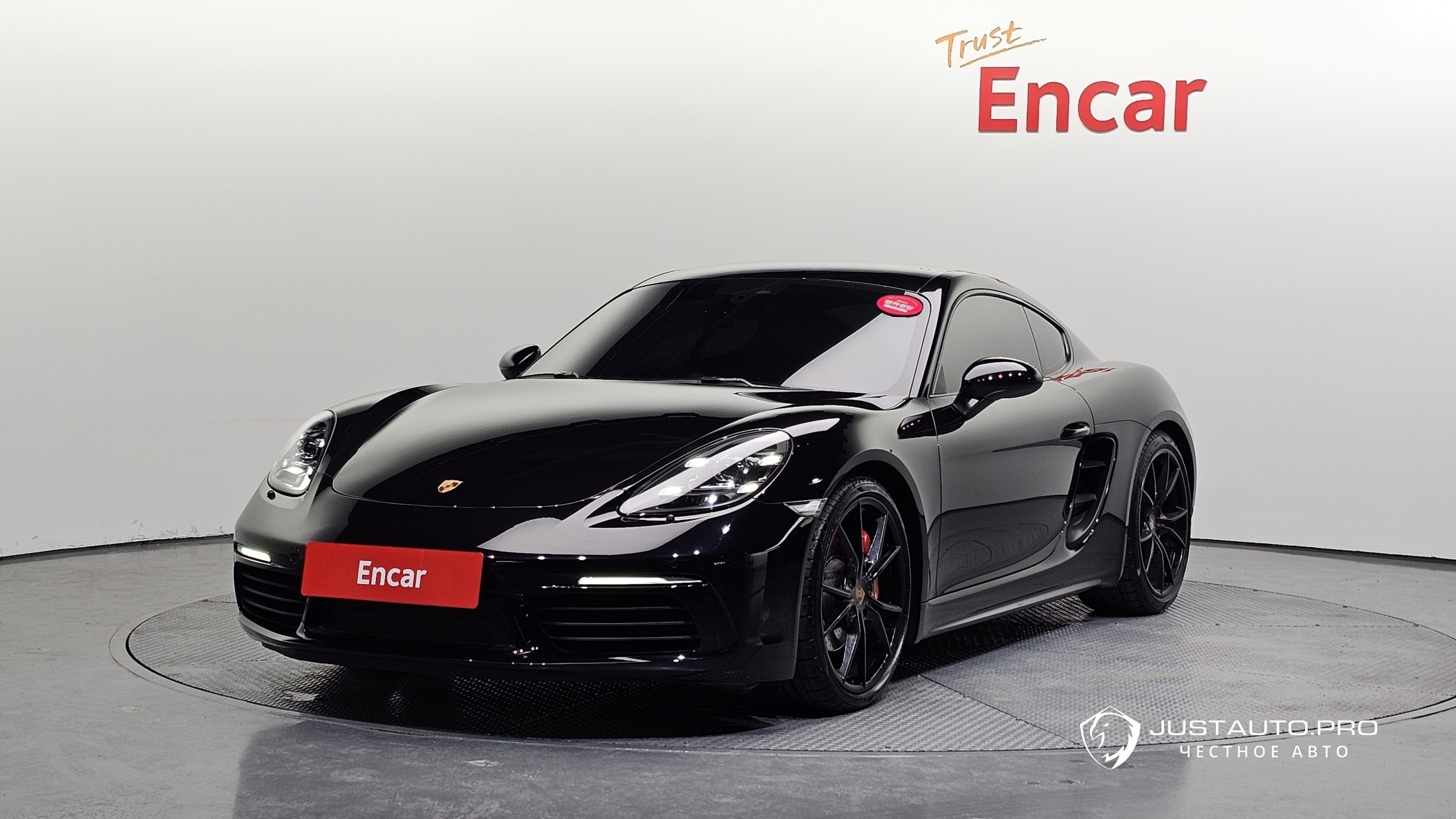 Автомобиль Porsche 718