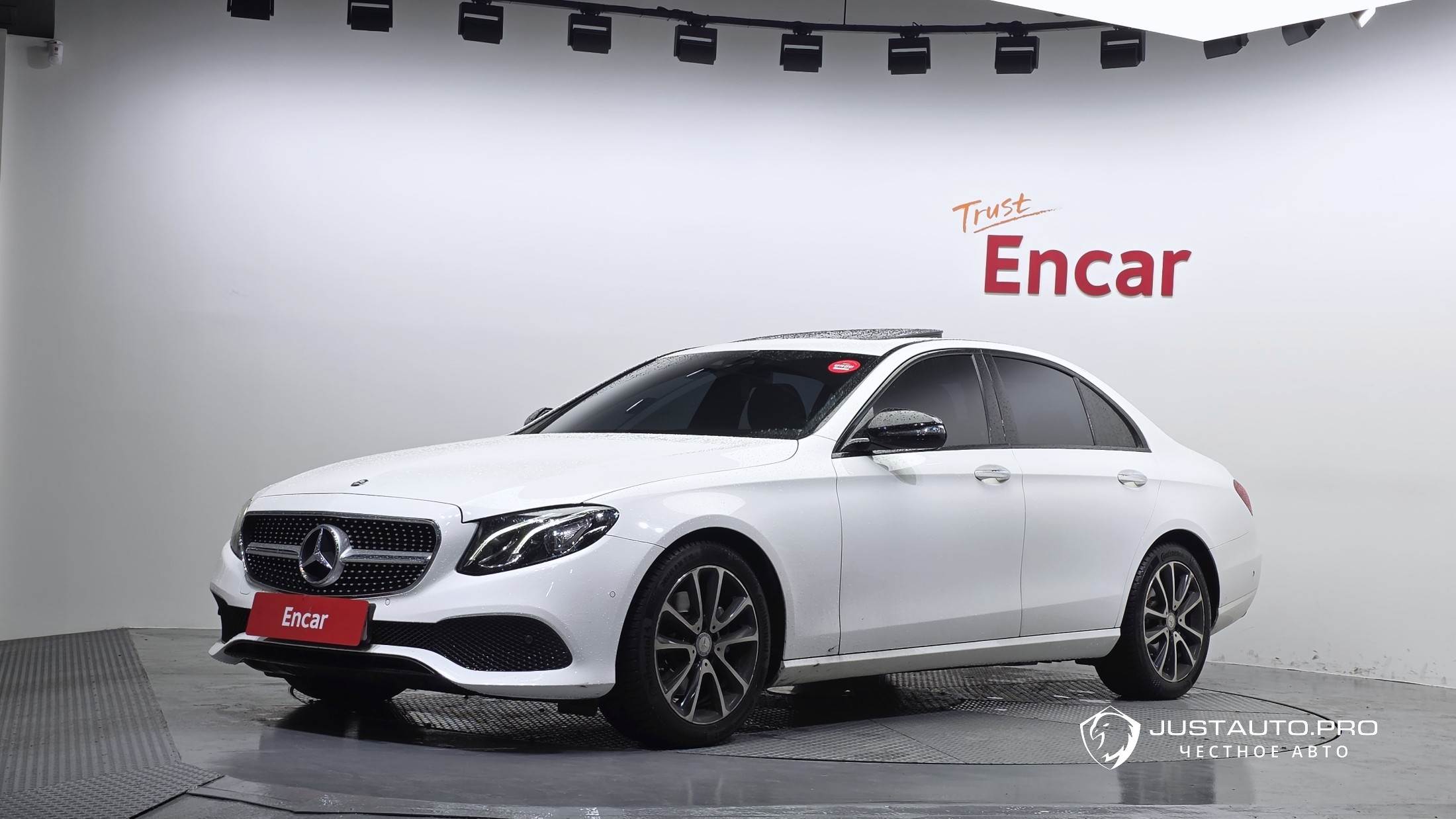 Автомобиль Mercedes-Benz E-Class