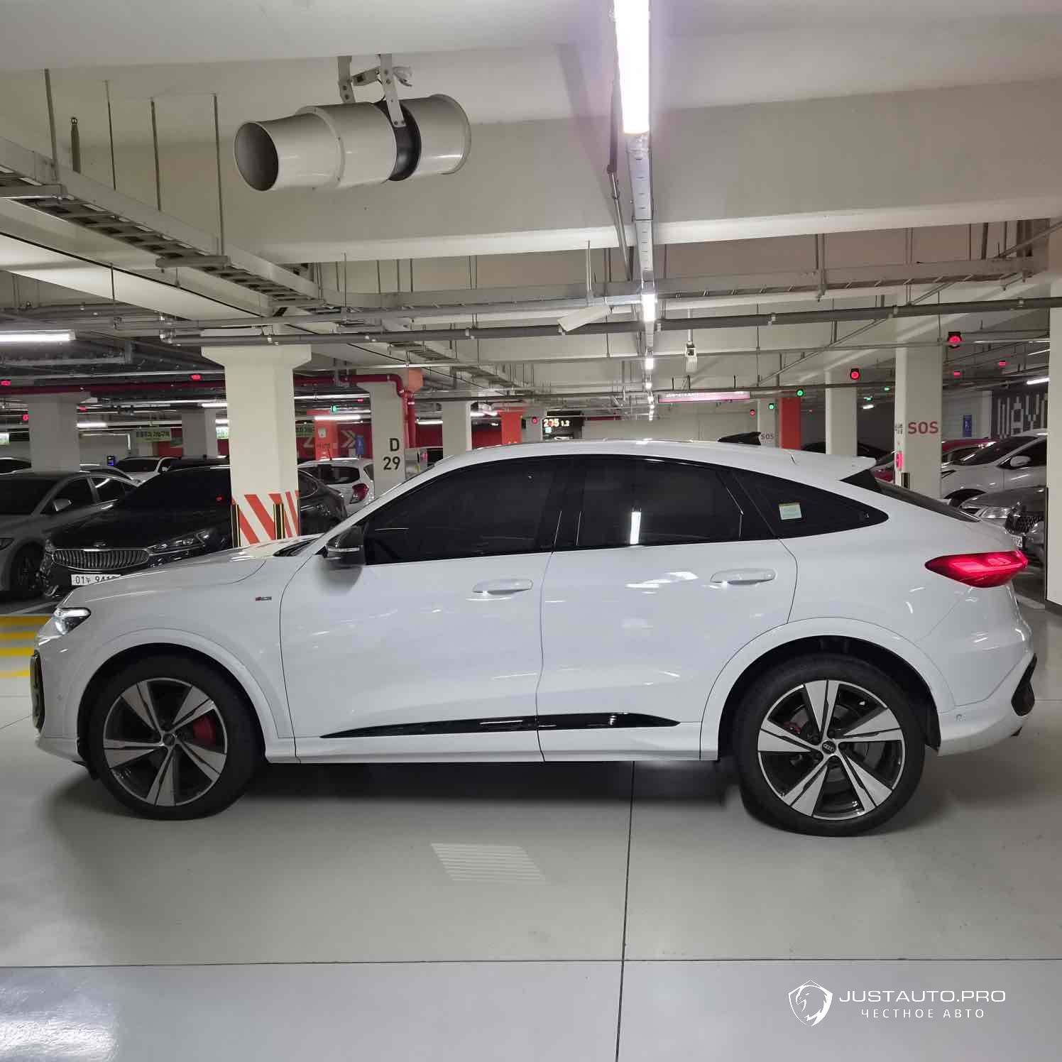 Автомобиль Audi Q5