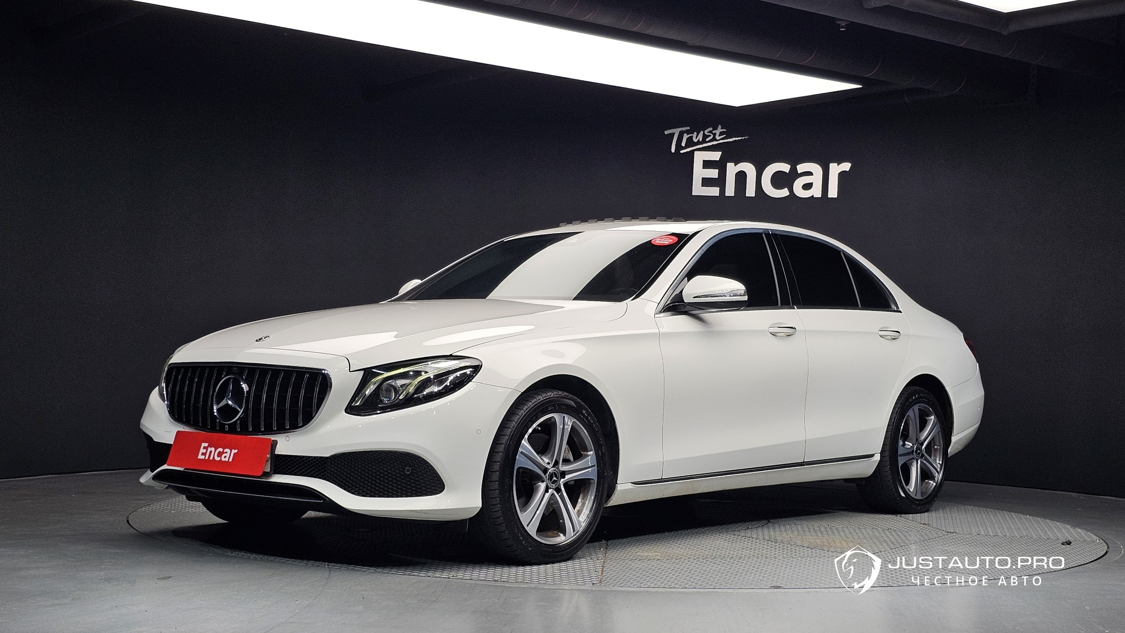 Автомобиль Mercedes-Benz E-Class