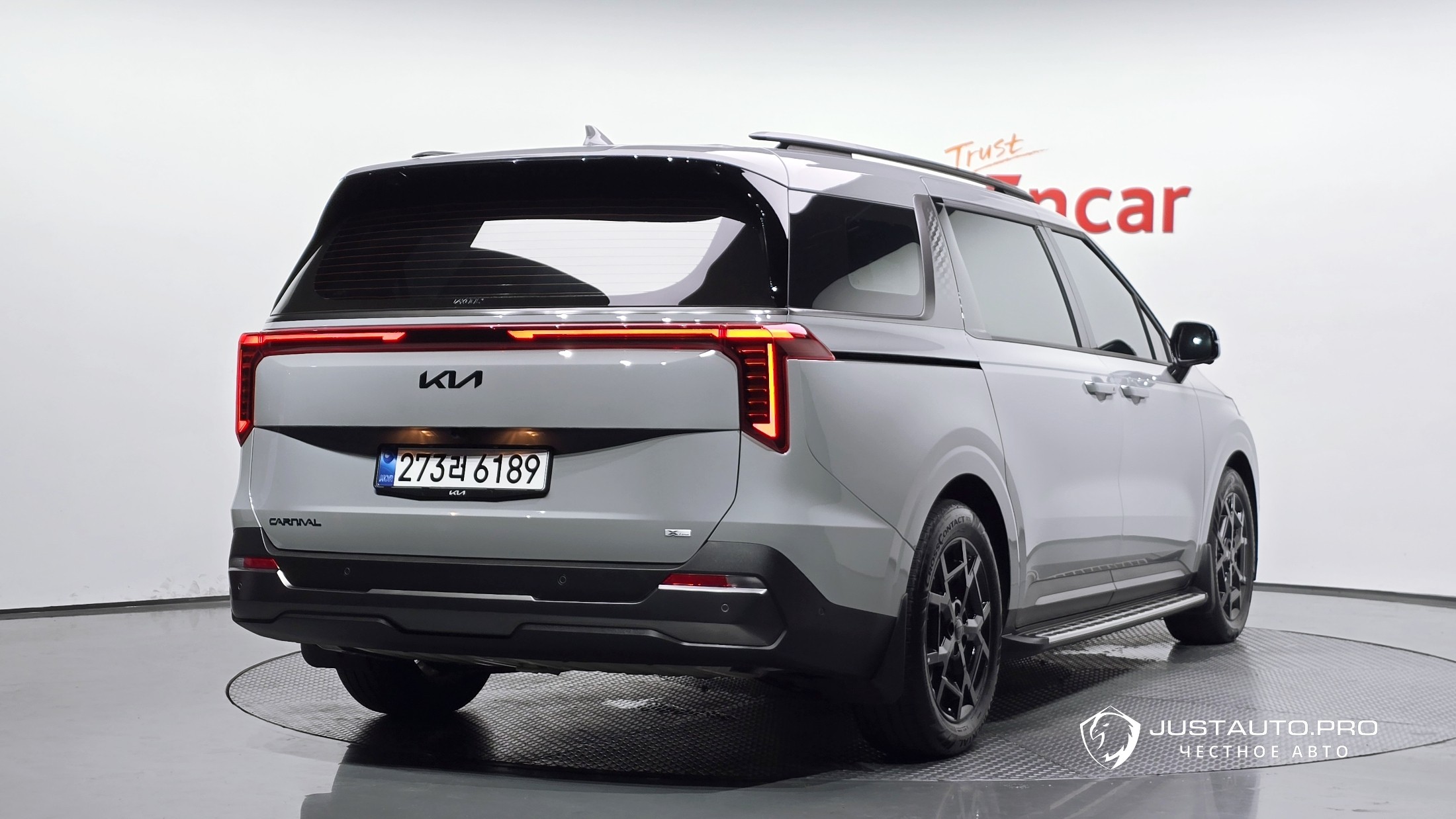 Автомобиль Kia Canival