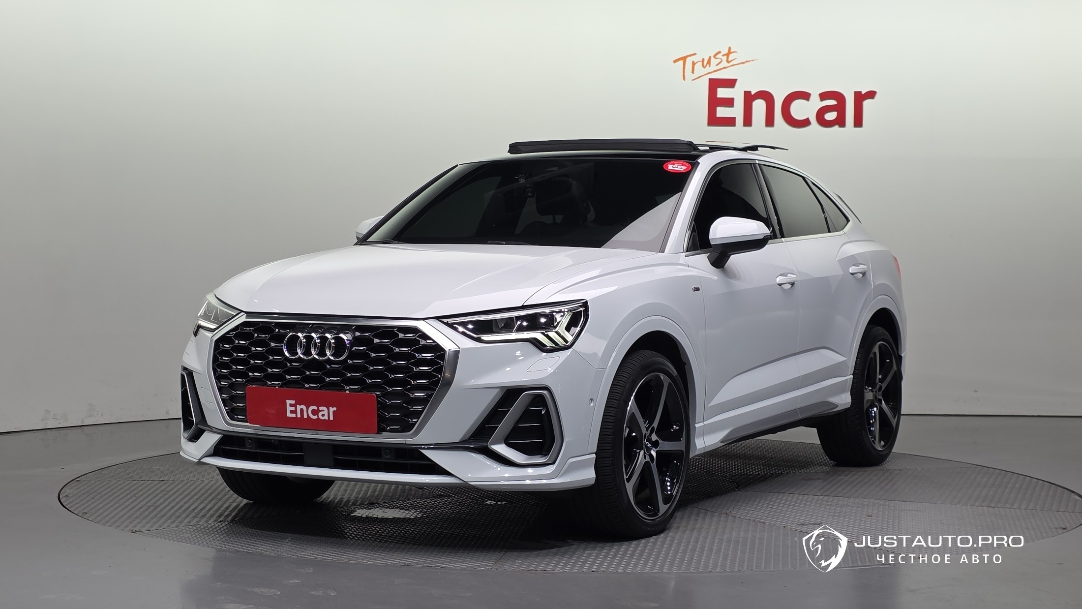 Автомобиль Audi Q3