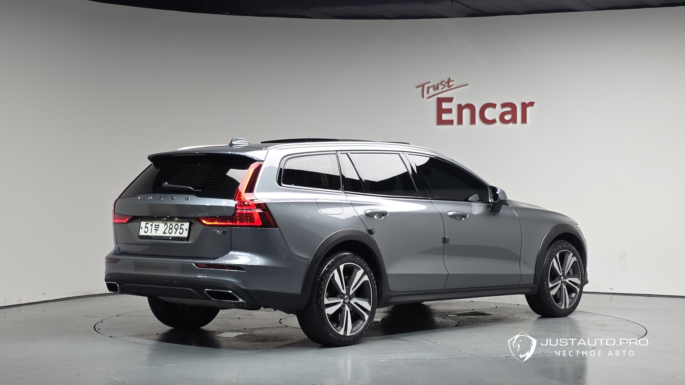Автомобиль Volvo V60
