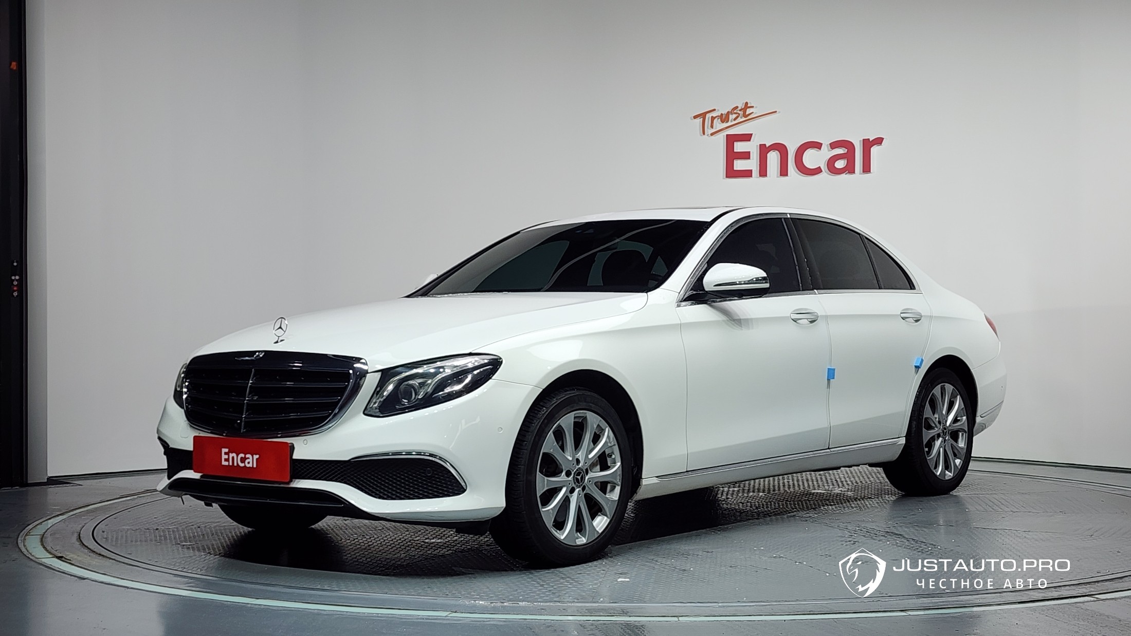 Автомобиль Mercedes-Benz E-Class