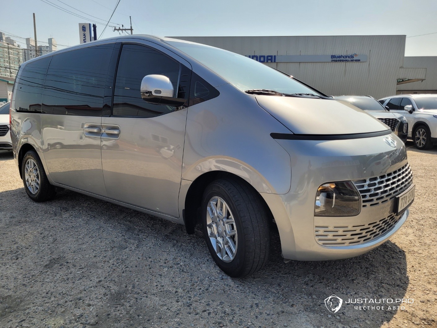 Автомобиль Hyundai Staria