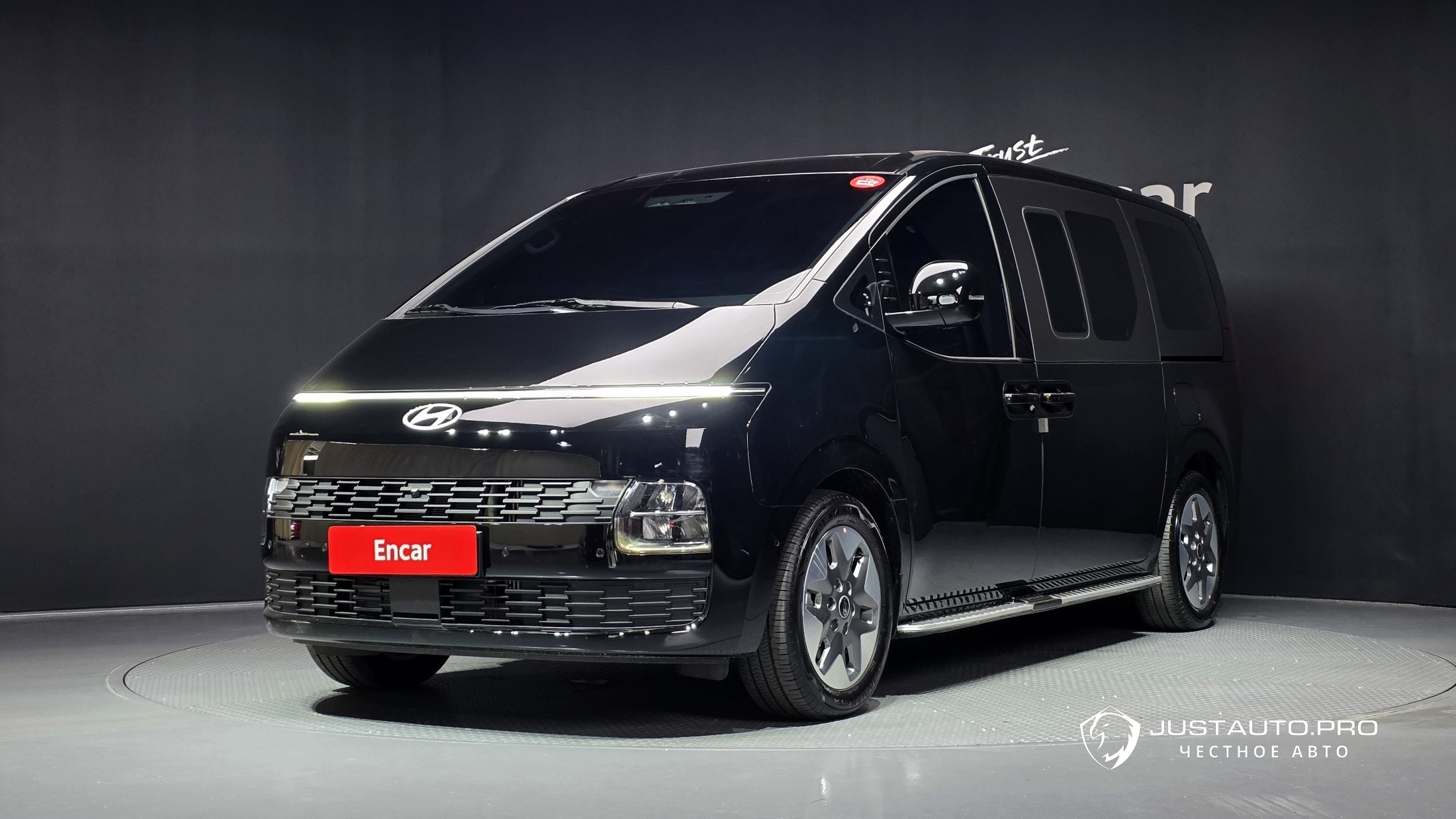 Автомобиль Hyundai Staria