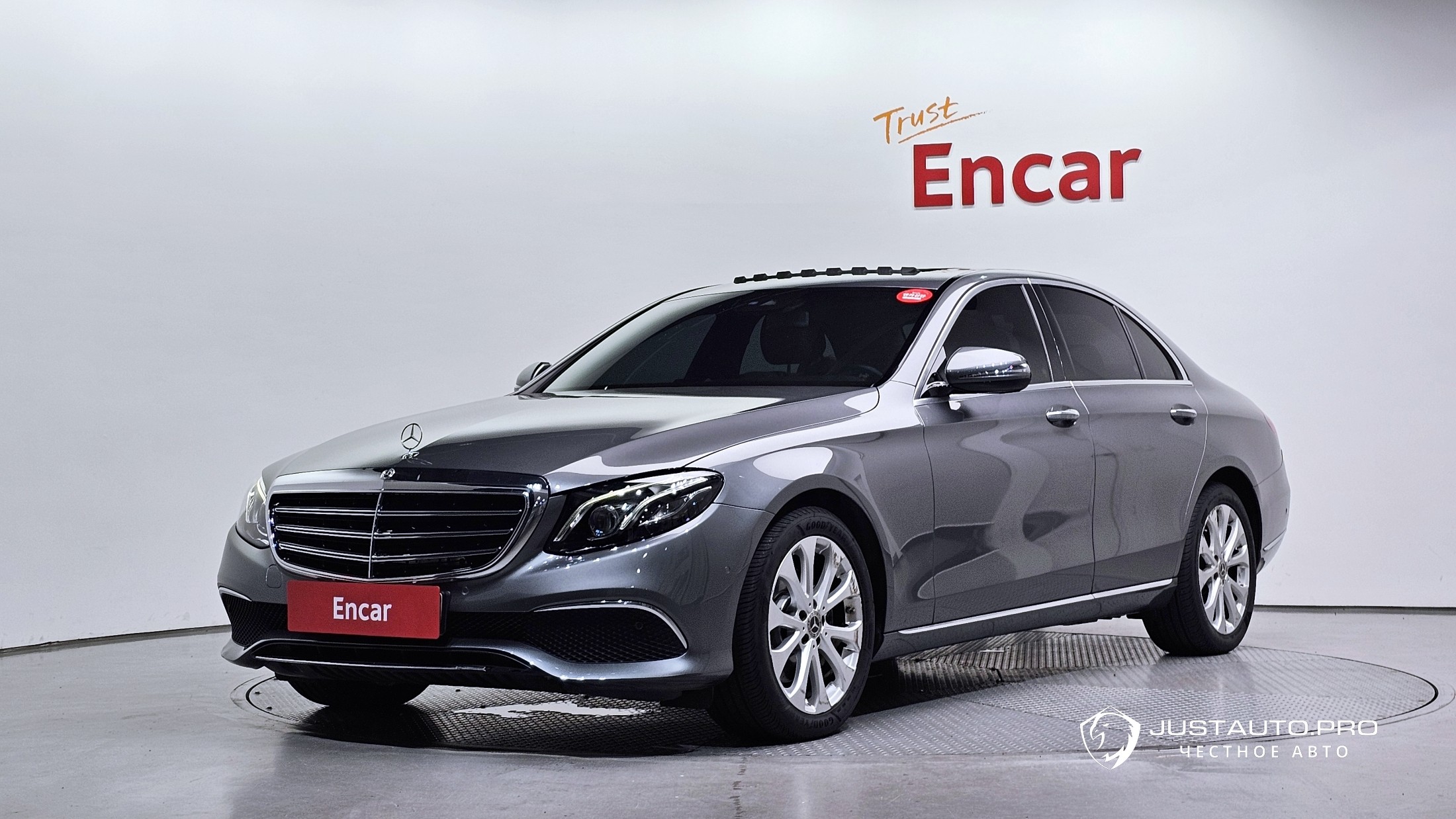 Автомобиль Mercedes-Benz E-Class