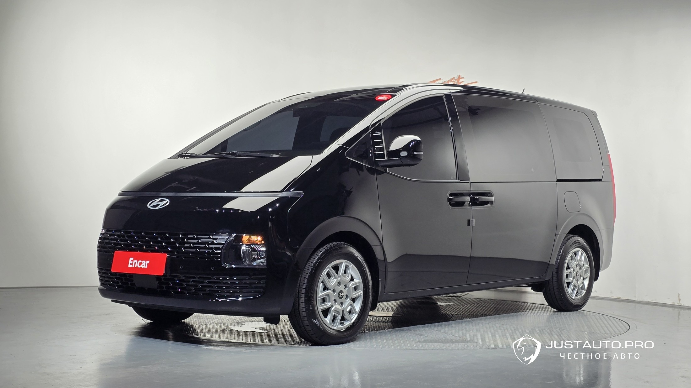 Автомобиль Hyundai Staria