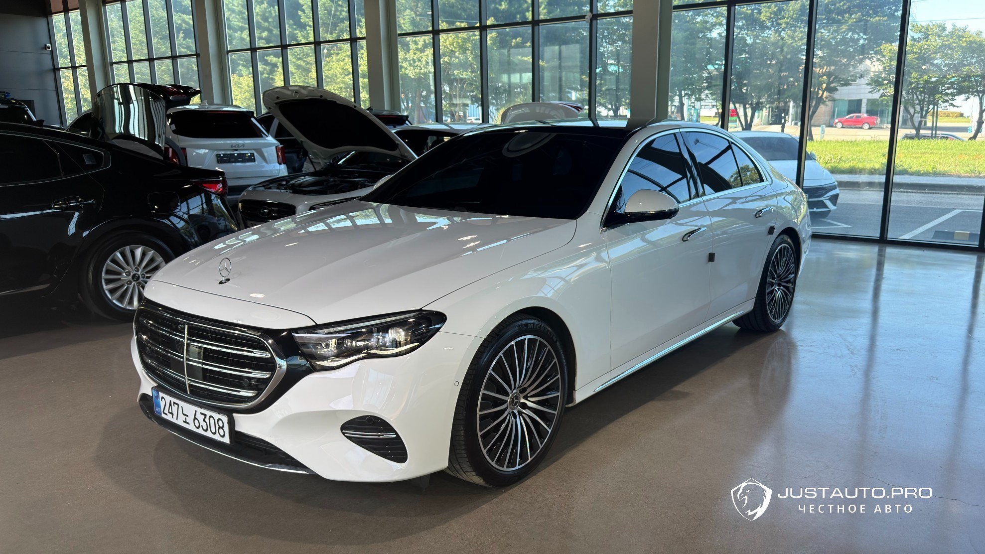 Автомобиль Mercedes-Benz E-Class