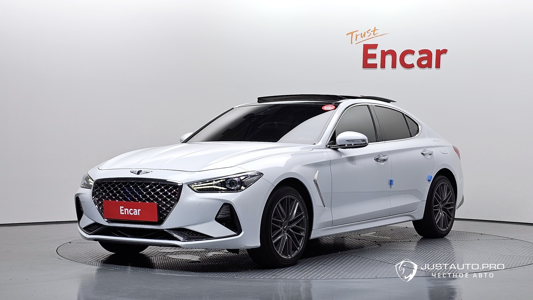 Автомобиль Genesis G70