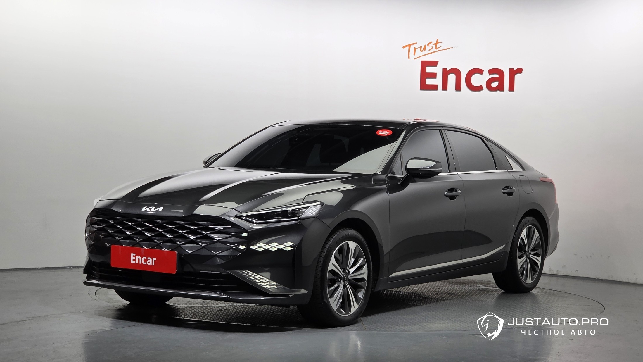 Автомобиль Kia K8