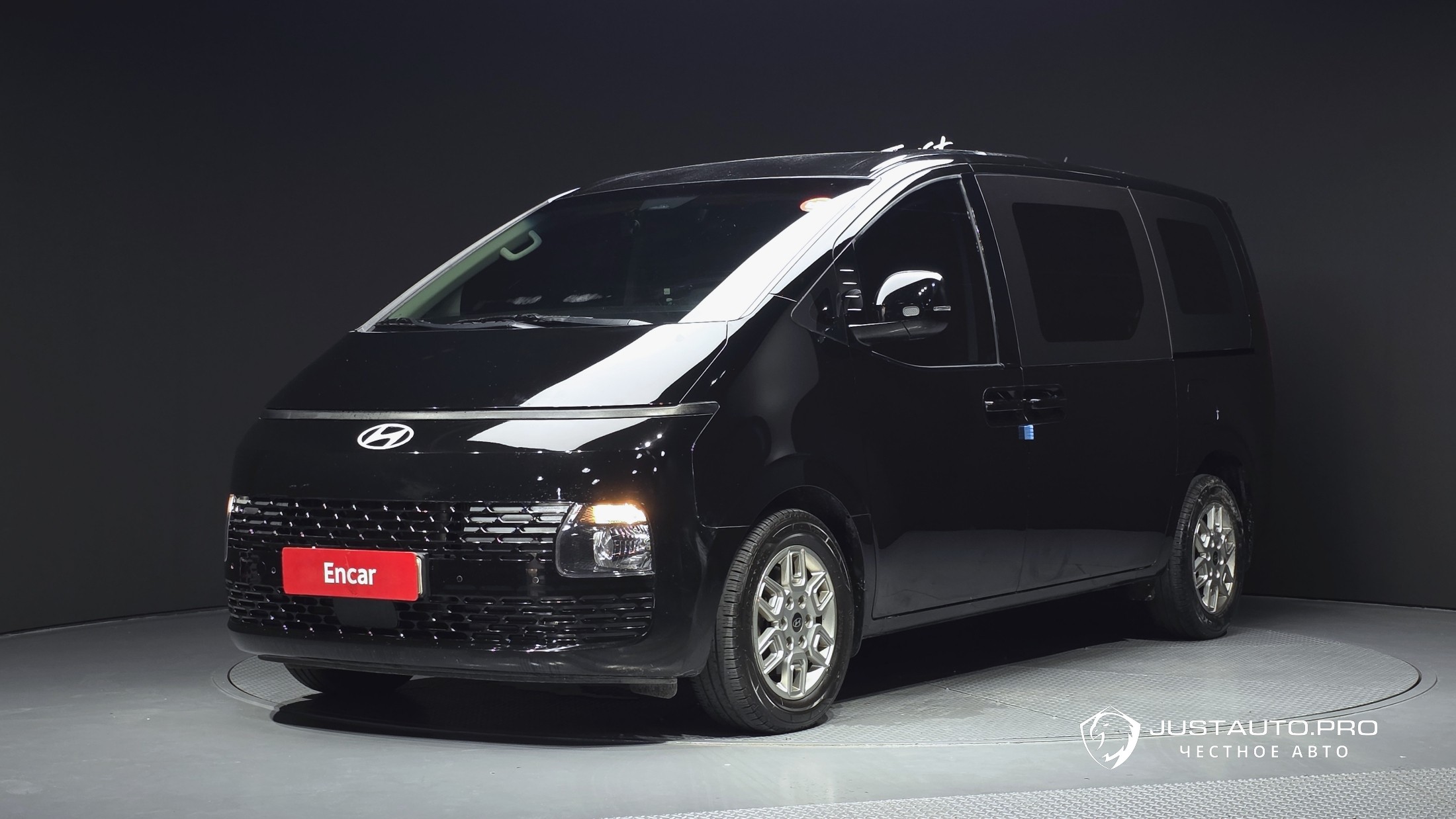 Автомобиль Hyundai Staria