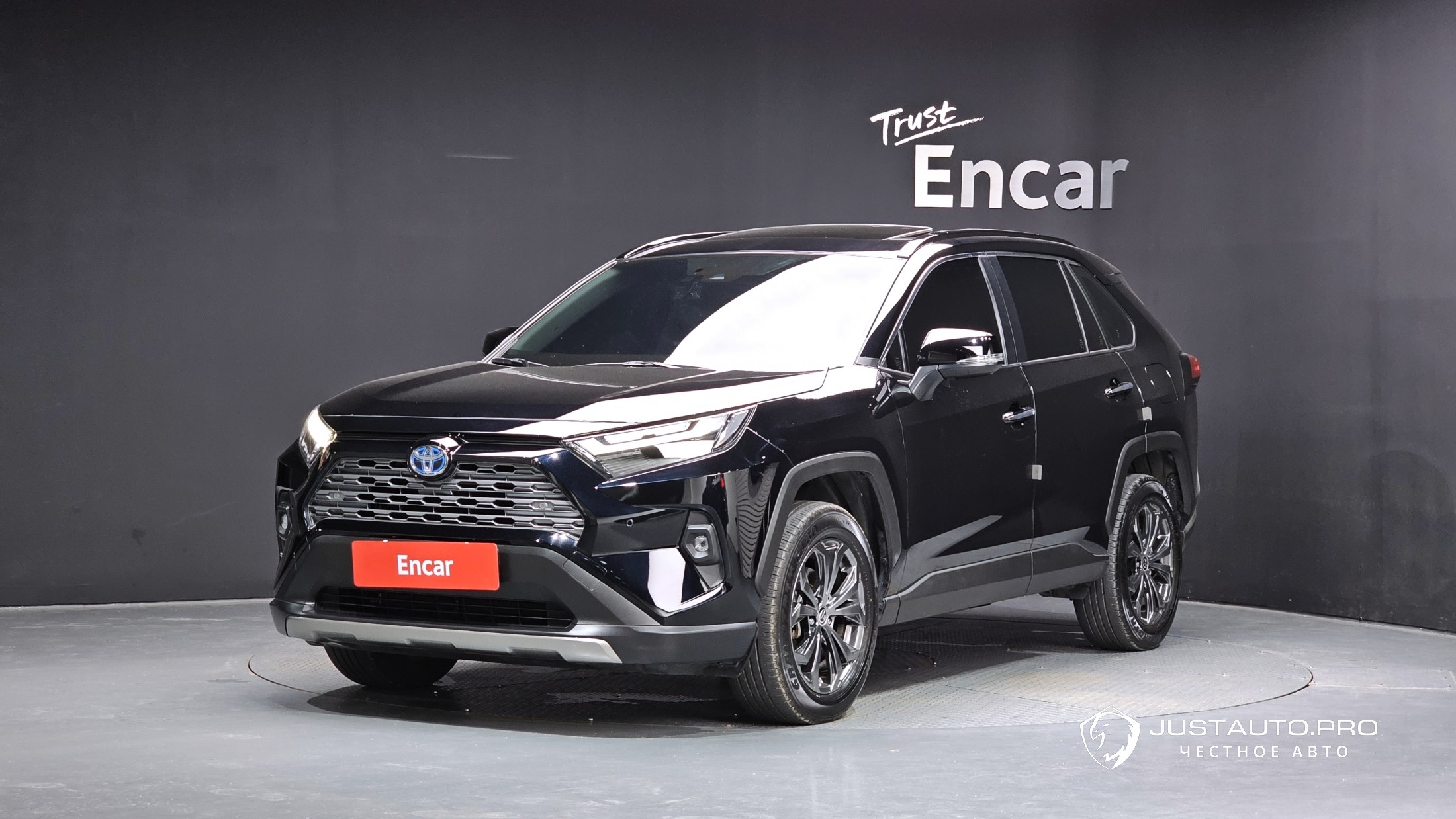 Автомобиль Toyota RAV4