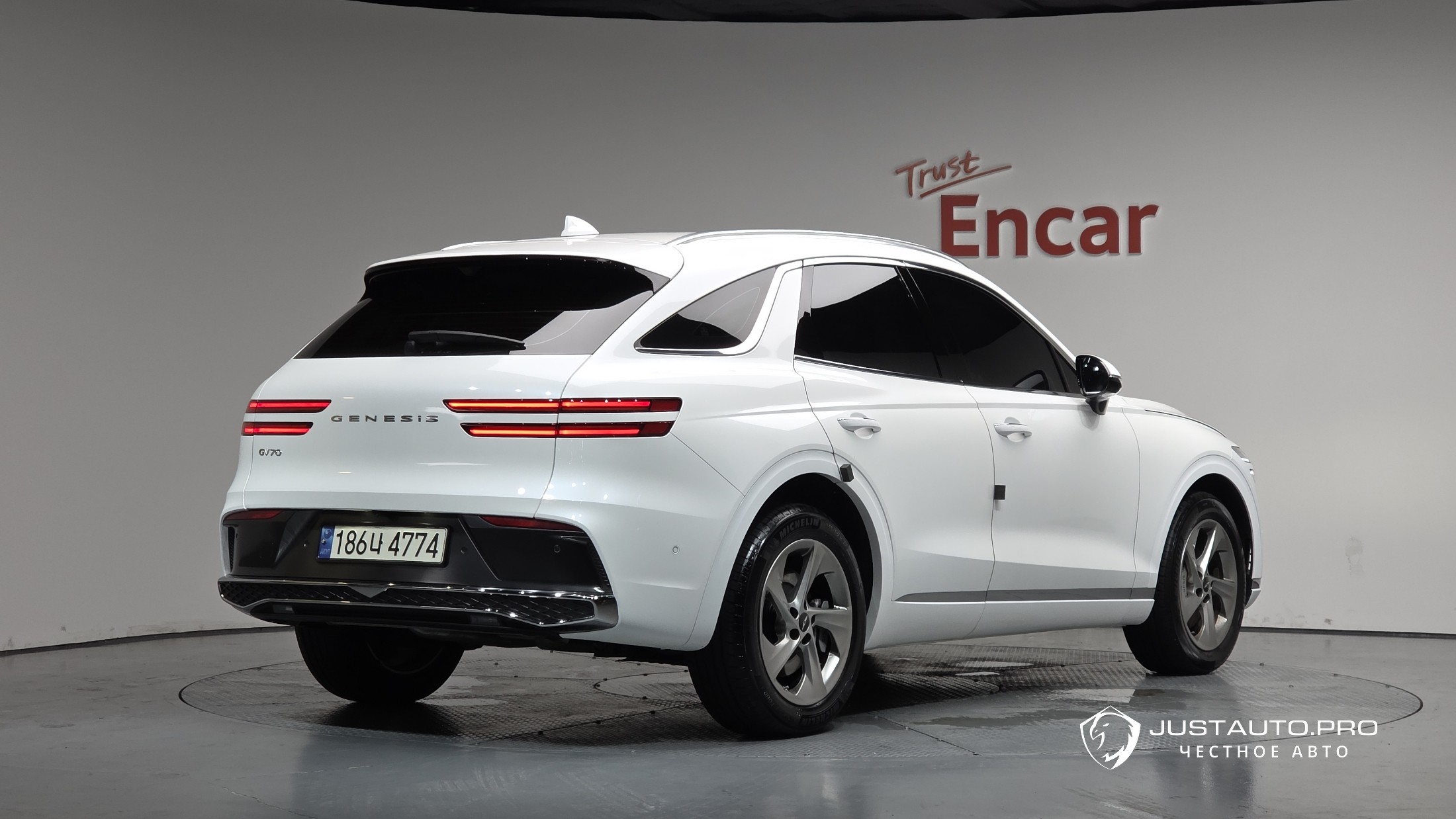 Автомобиль Genesis GV70