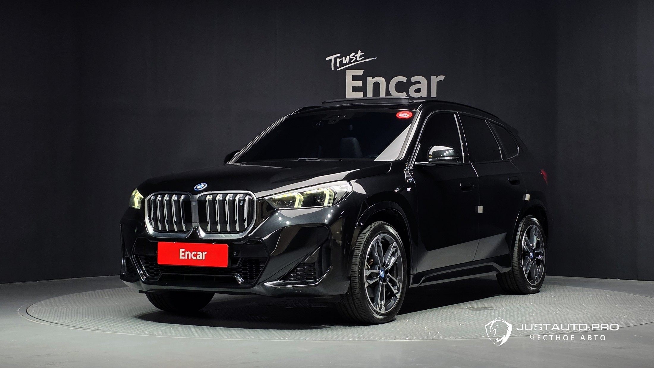 Автомобиль BMW iX1