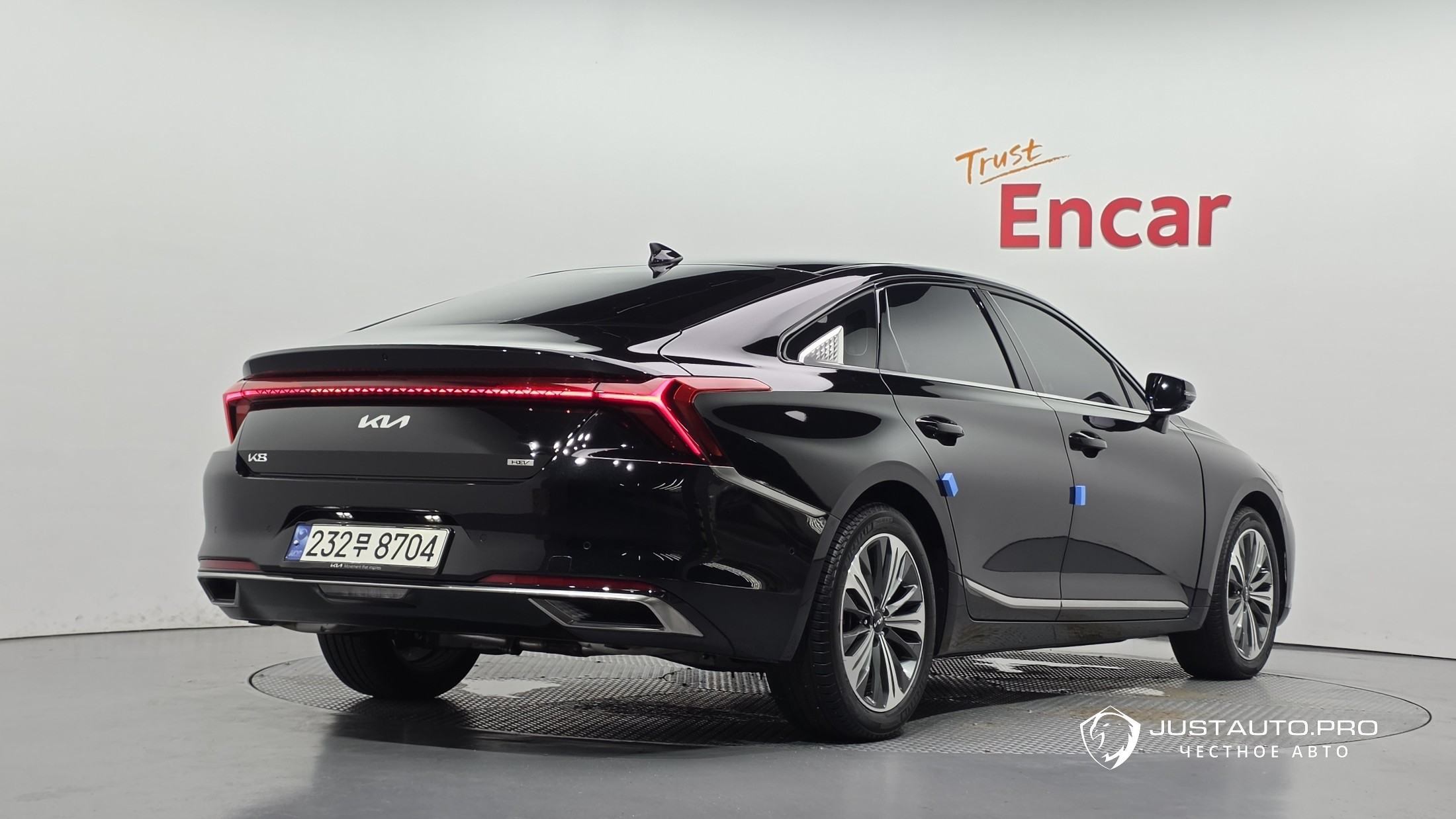 Автомобиль Kia K8