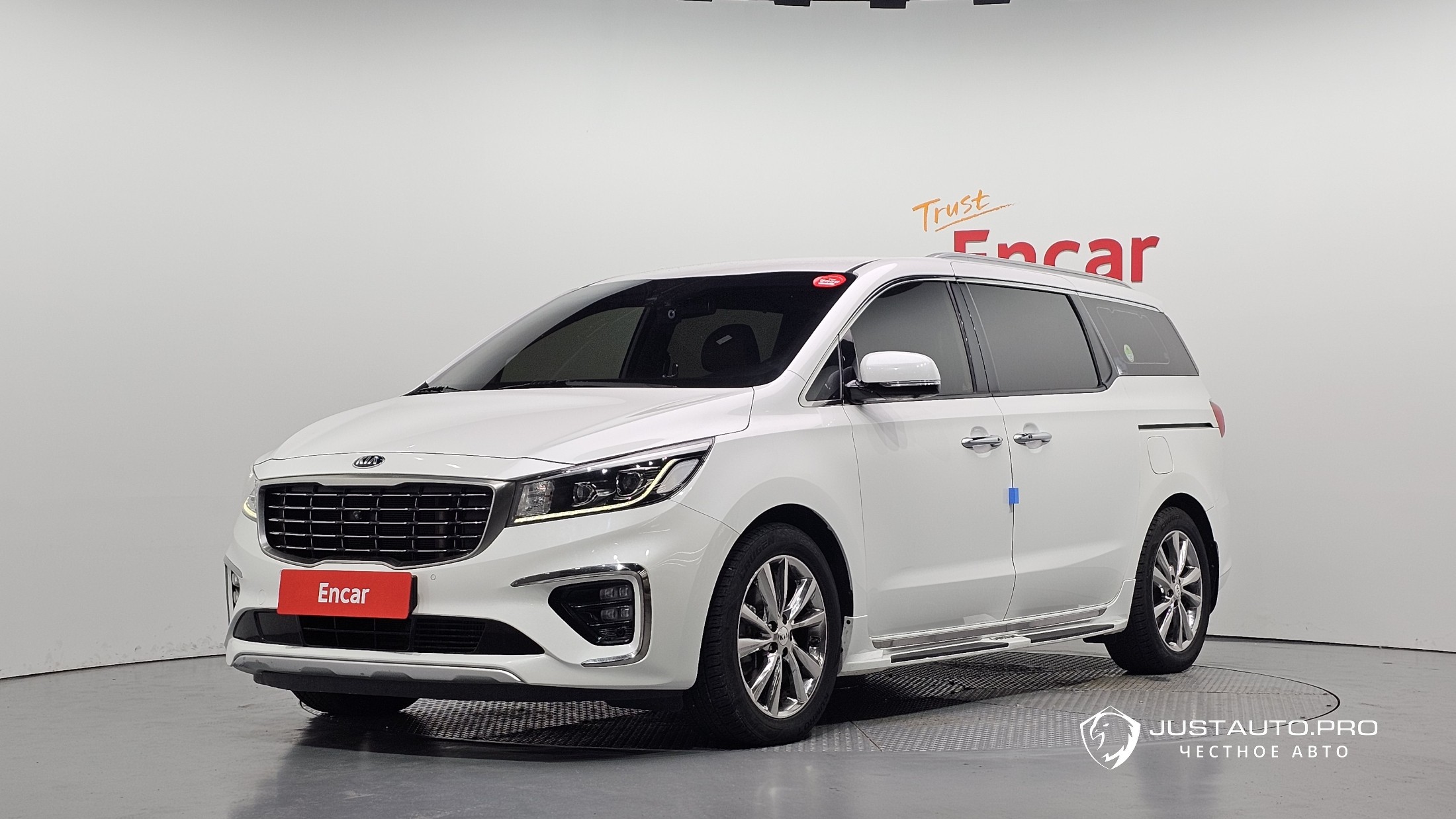 Автомобиль Kia Canival