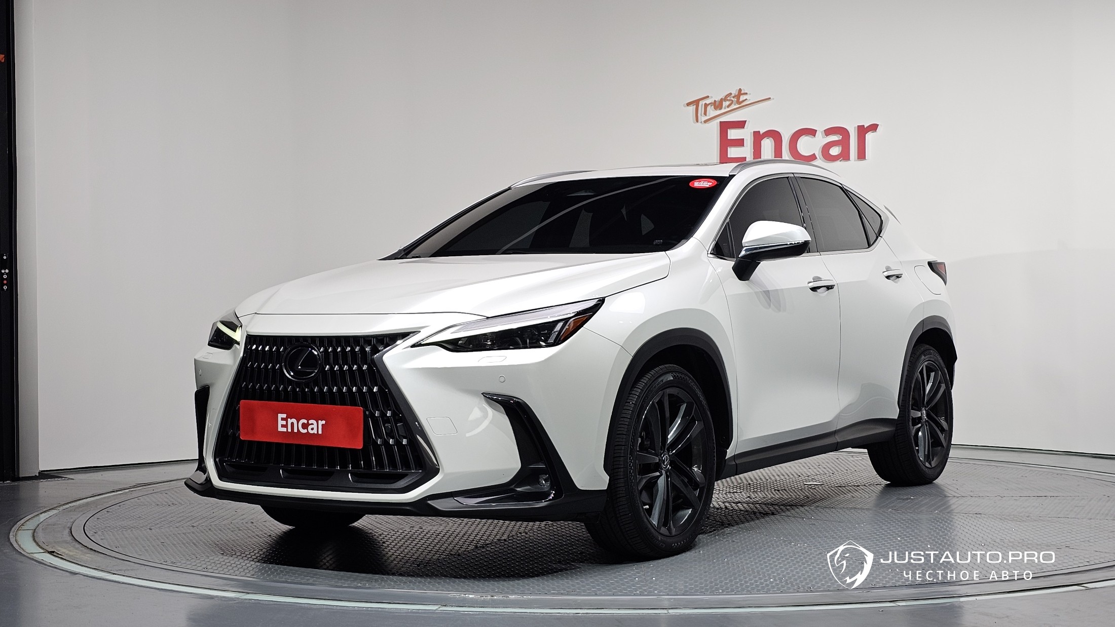 Автомобиль Lexus NX