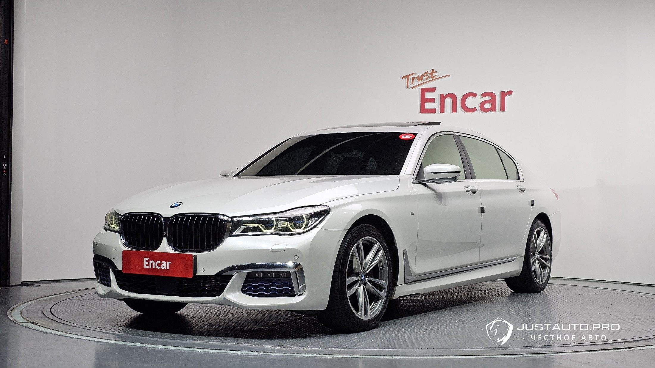 Автомобиль BMW 7-Series