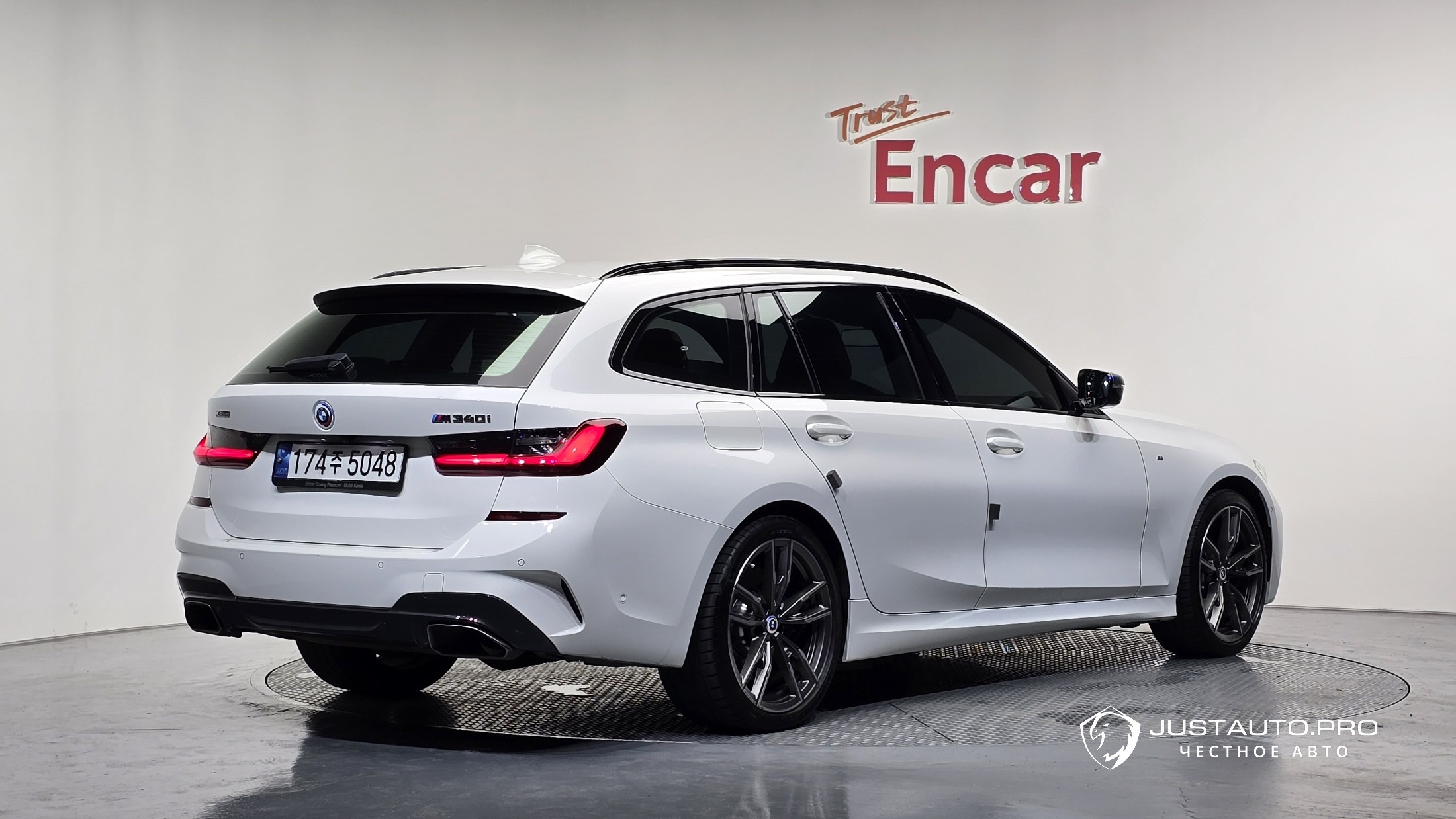 Автомобиль BMW 3-Series