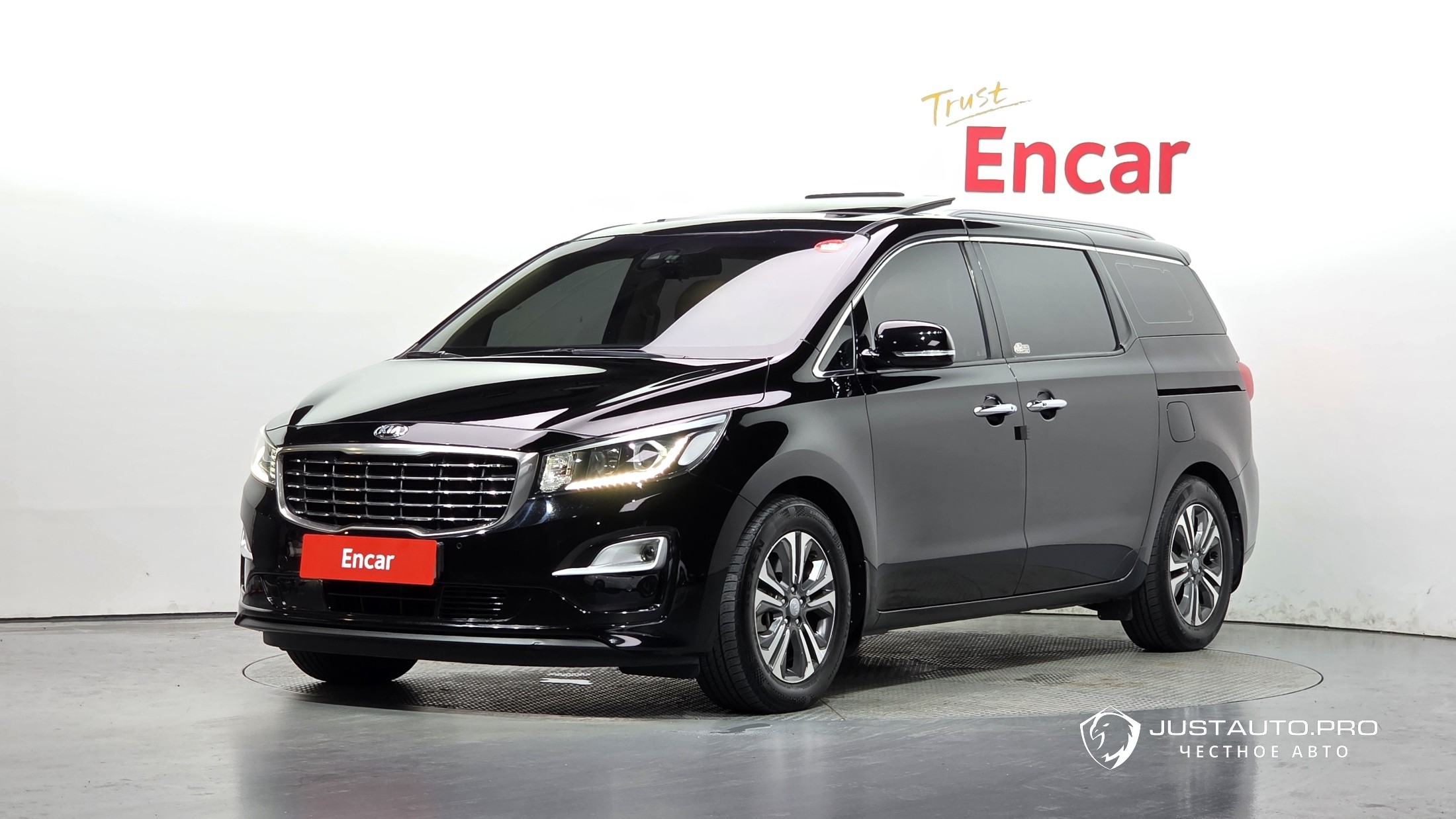 Автомобиль Kia Canival