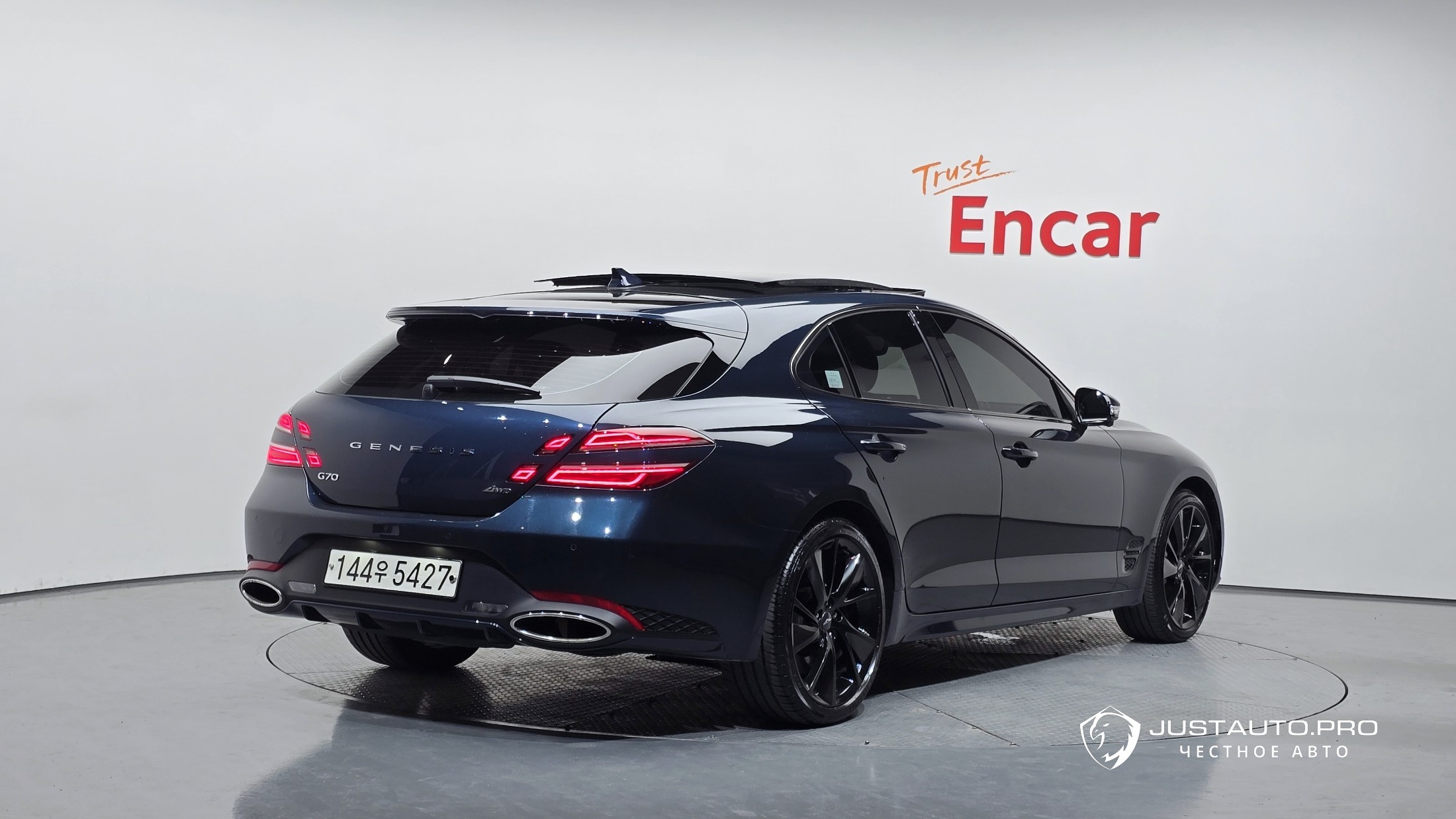 Автомобиль Genesis G70