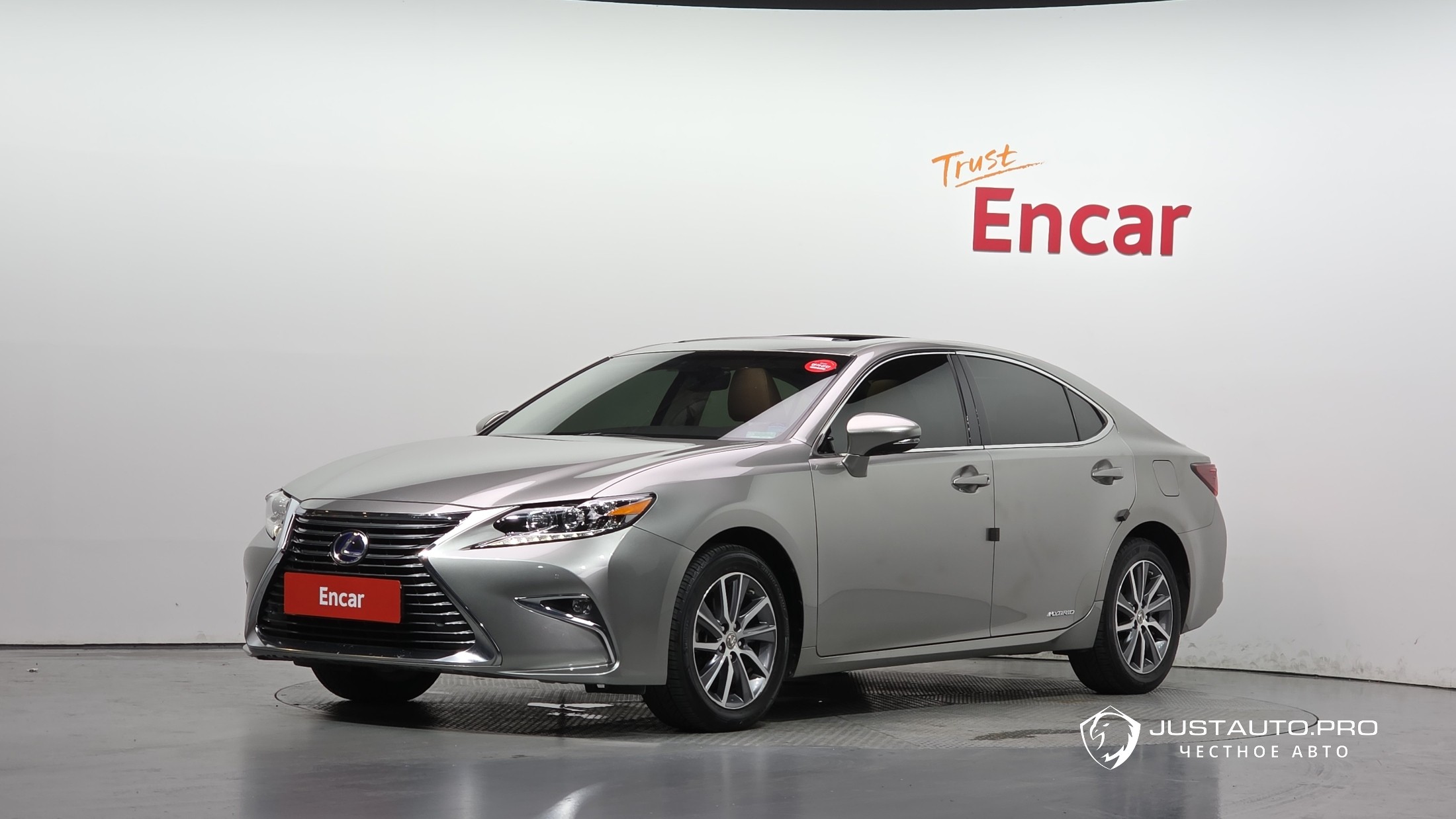 Автомобиль Lexus ES